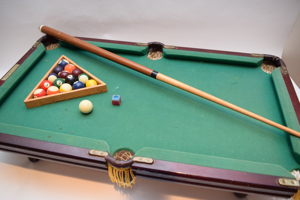 "Minnesota Fats" Miniature Pool Table