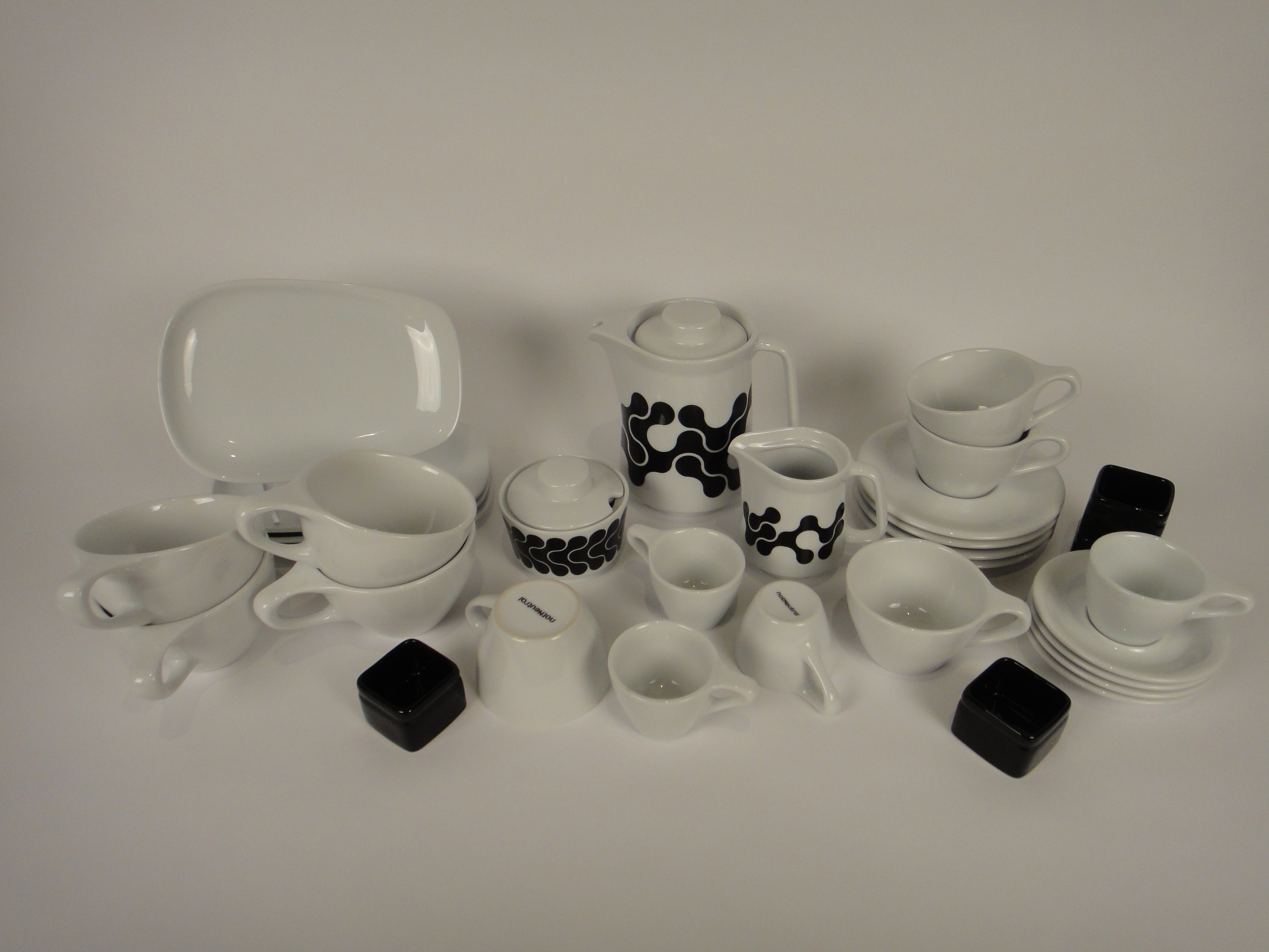 31 Pieces notNeutral Coffeeware
