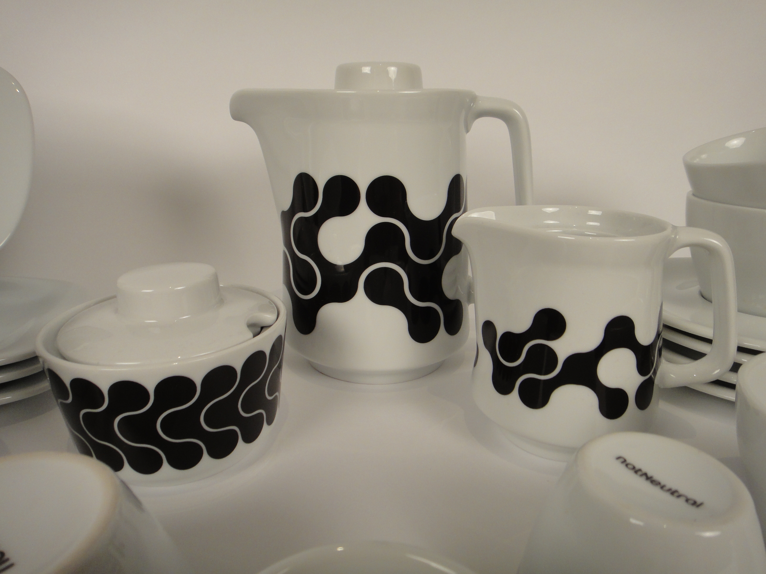 31 Pieces notNeutral Coffeeware