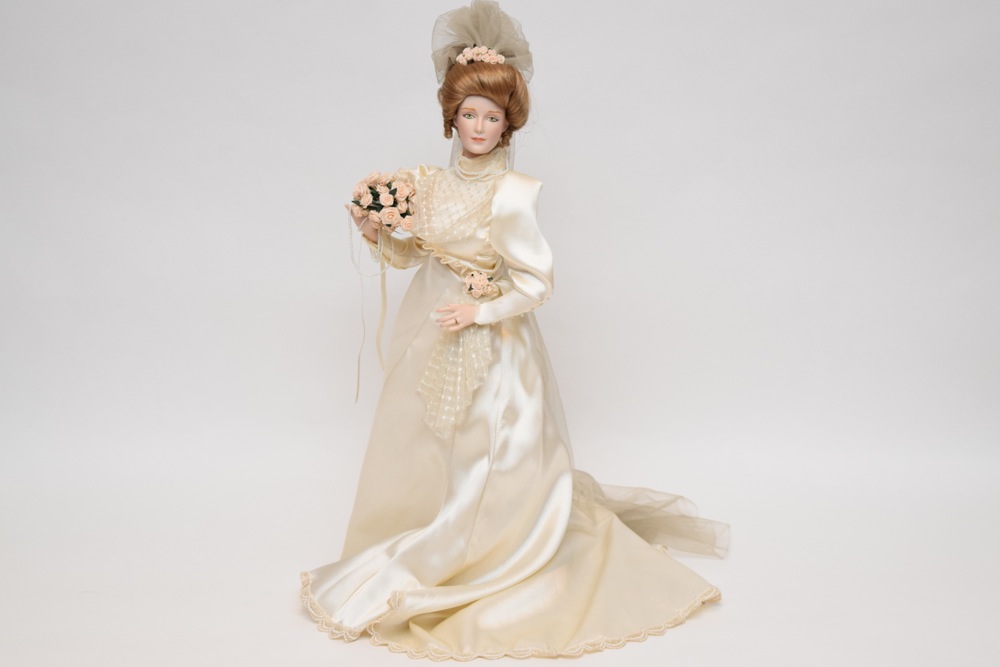 Franklin Mint Porcelain Heirloom Bride Doll