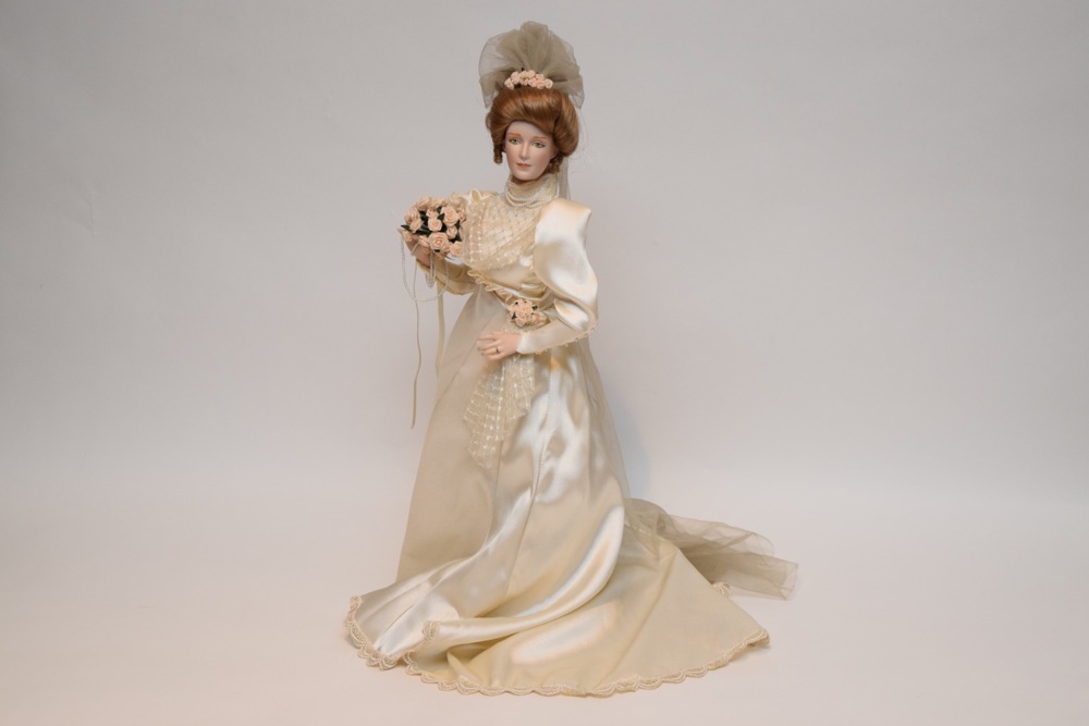 Franklin Mint Porcelain Heirloom Bride Doll