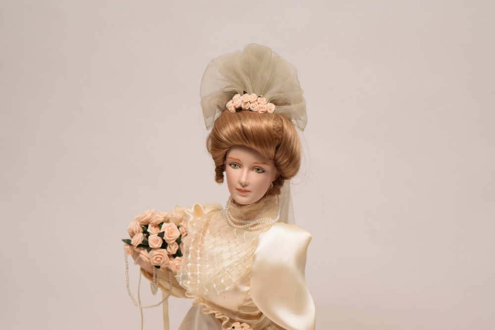 Franklin Mint Porcelain Heirloom Bride Doll