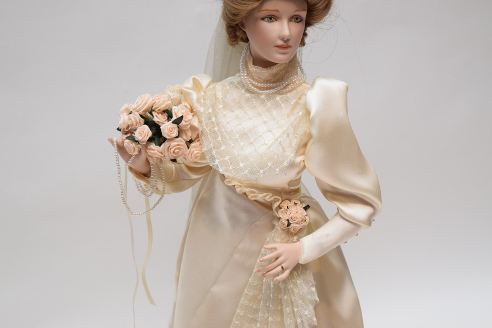 Franklin Mint Porcelain Heirloom Bride Doll