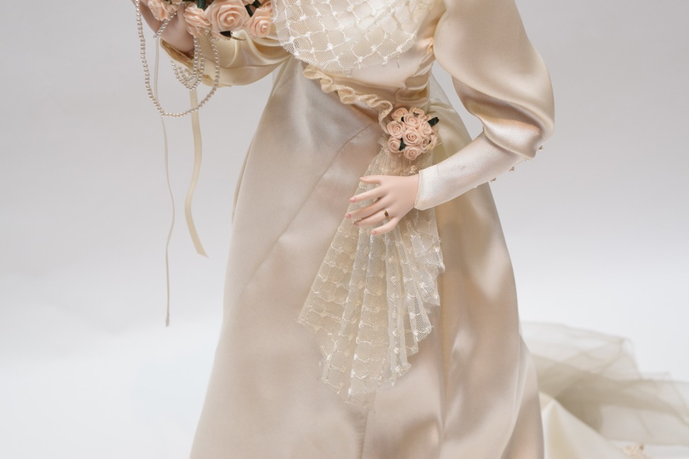 Franklin Mint Porcelain Heirloom Bride Doll