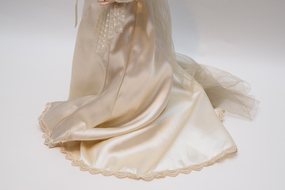 Franklin Mint Porcelain Heirloom Bride Doll