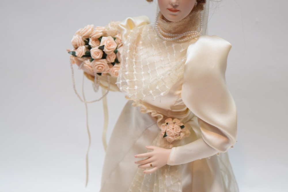 Franklin Mint Porcelain Heirloom Bride Doll