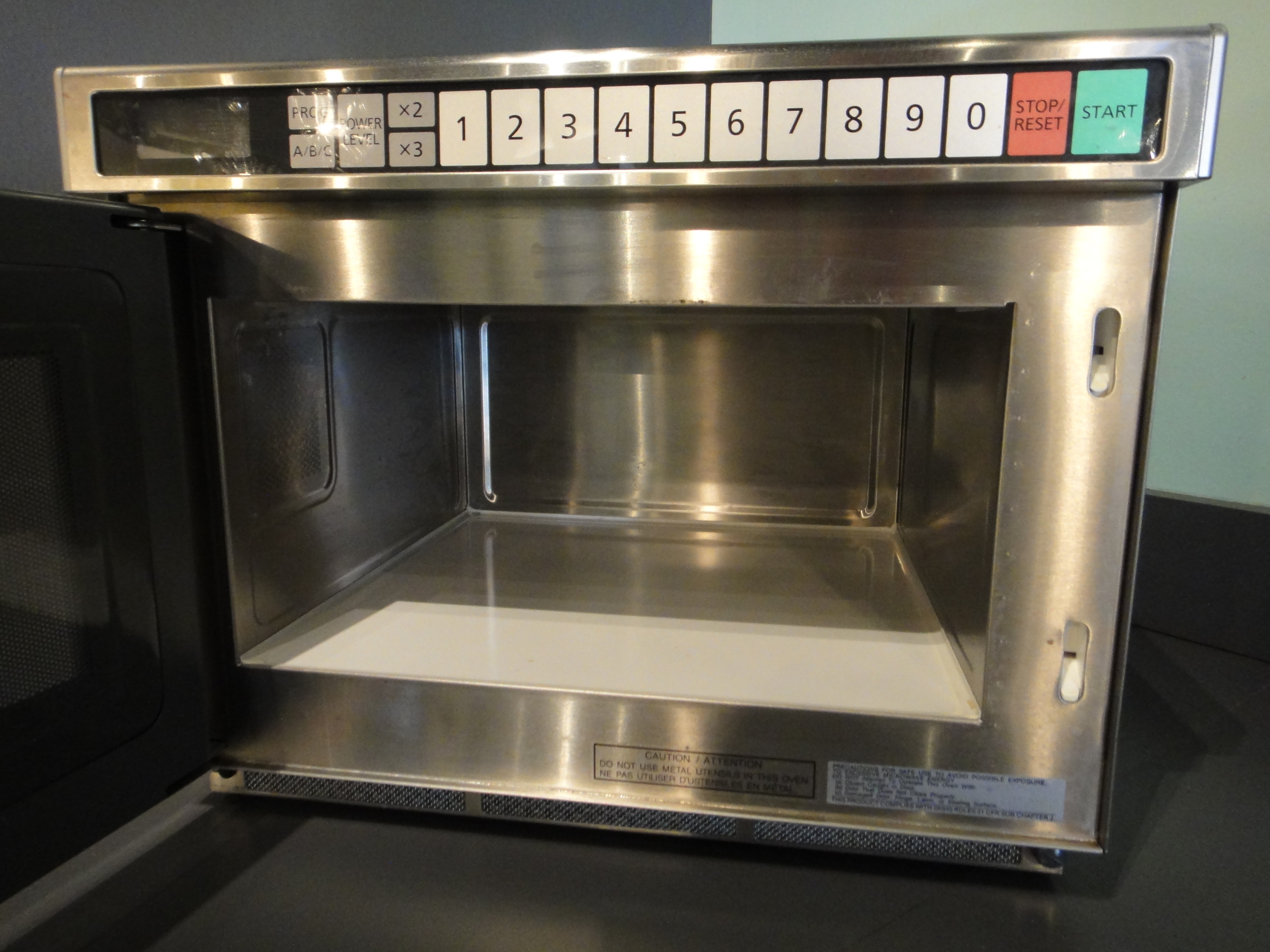 Panasonic Model No. NE-12523 Pro I Professional Microwave Oven