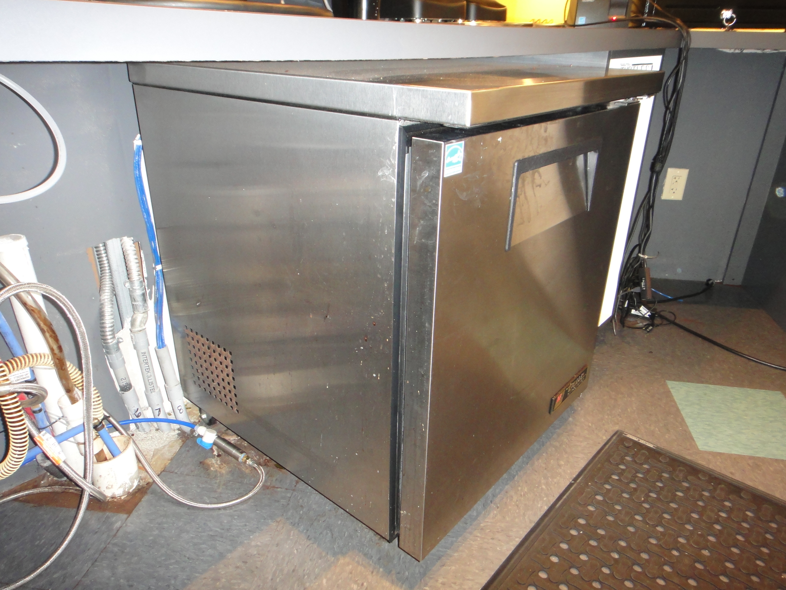True Food Service Reach-in Undercounter Refrigerator