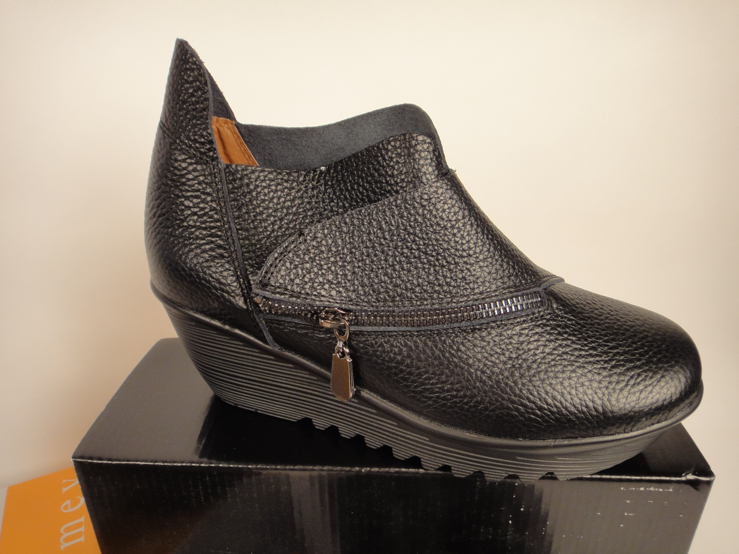 Four Pair of Lady's New Bernie Mev Shoes Size "8.5"