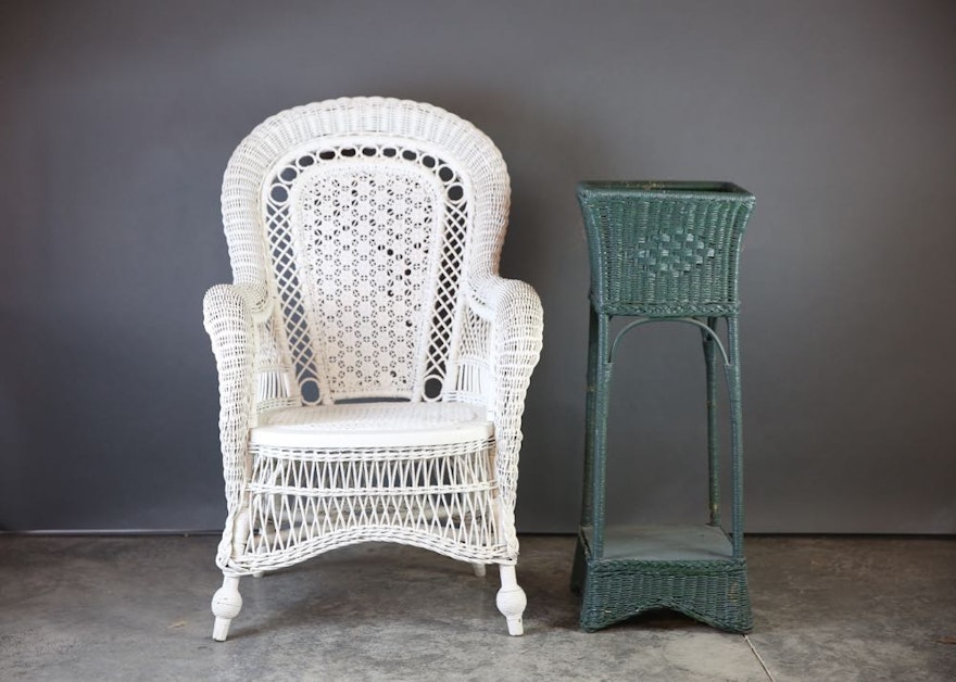 Vintage White Wicker "Peacock" Chair