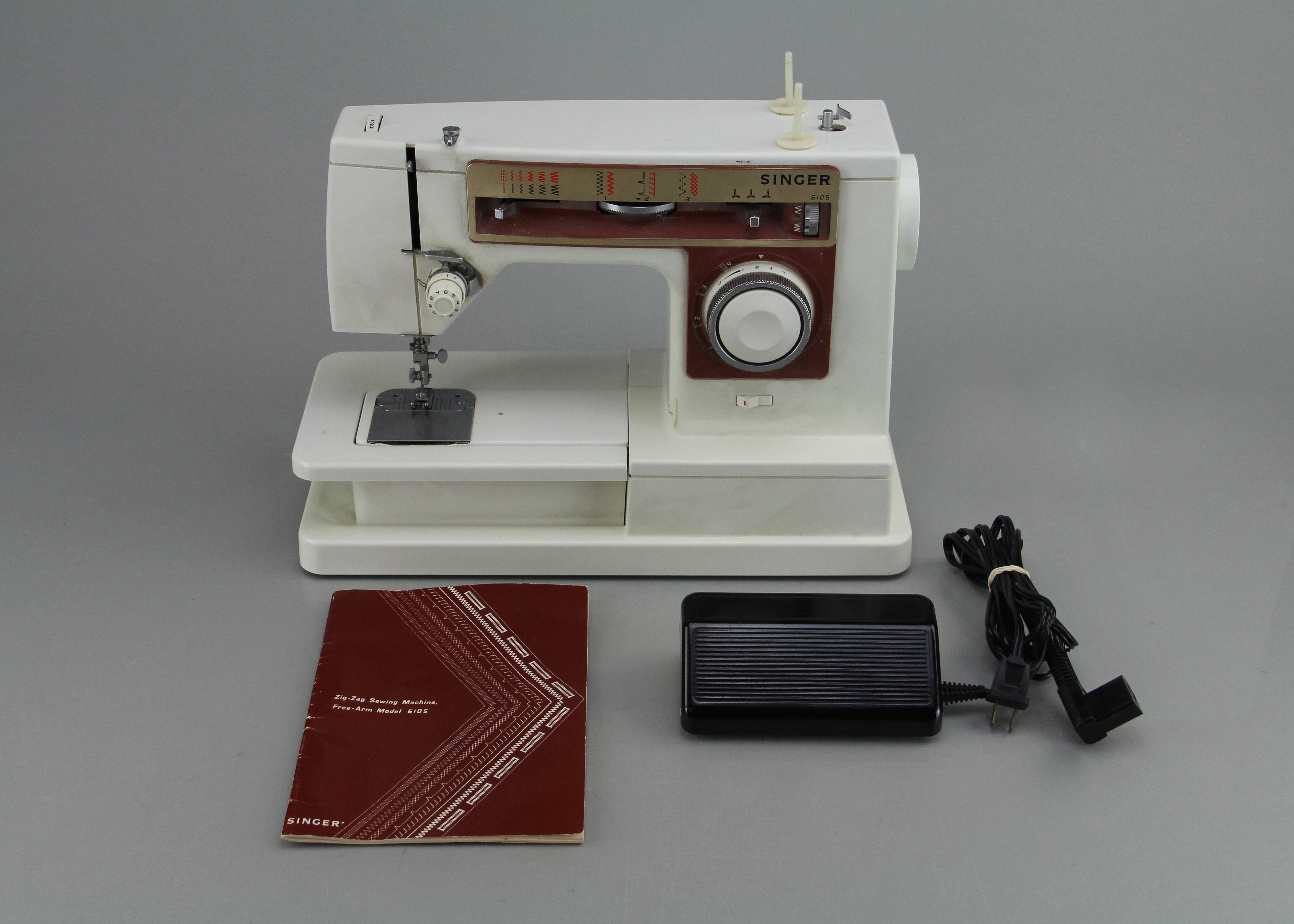 Vintage 1979 Zig-Zag Singer Sewing Machine