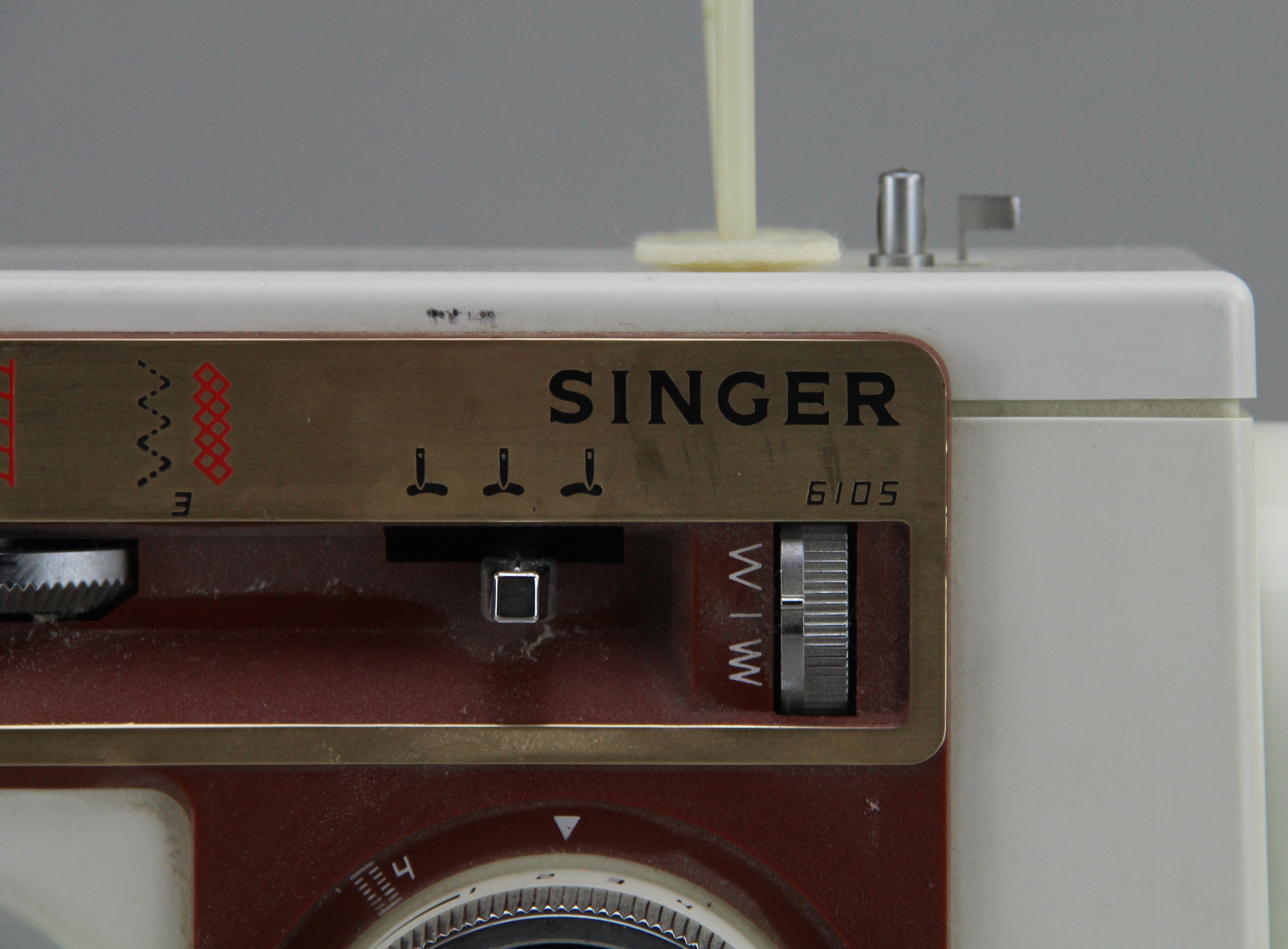 Vintage 1979 Zig-Zag Singer Sewing Machine