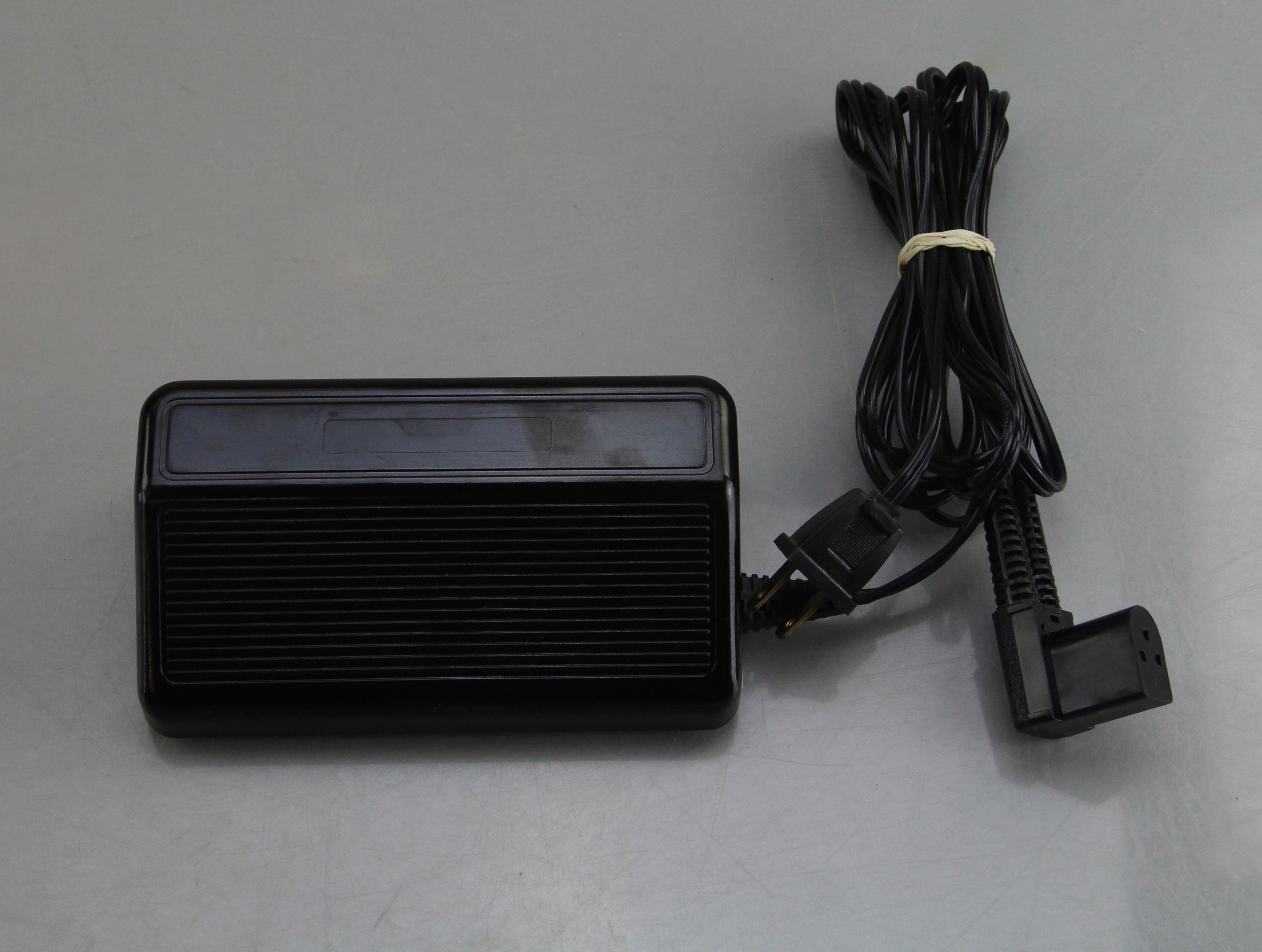 Vintage 1979 Zig-Zag Singer Sewing Machine