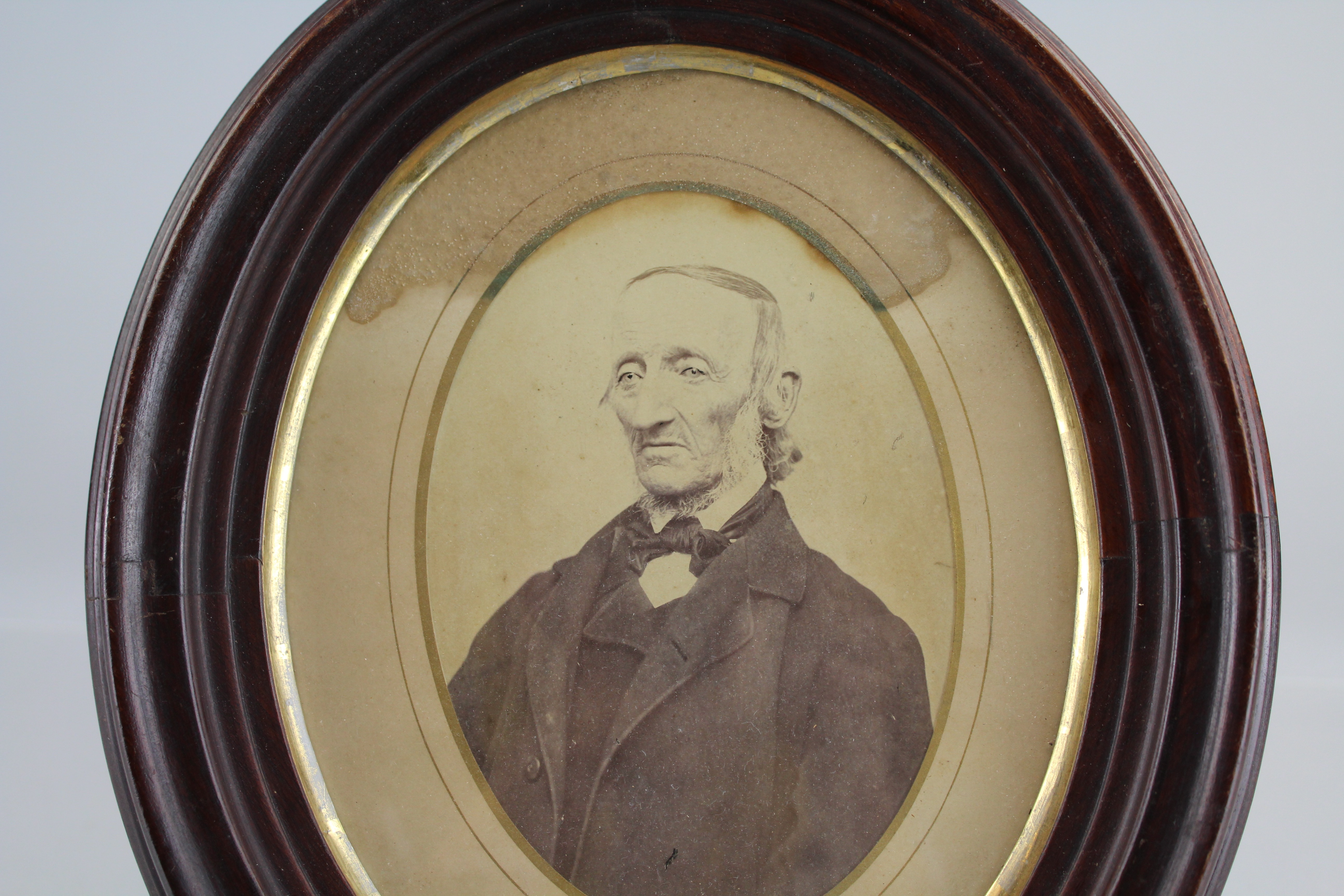 Assortment of Oval Wooden Framed Portrait Photos and Empty Frames