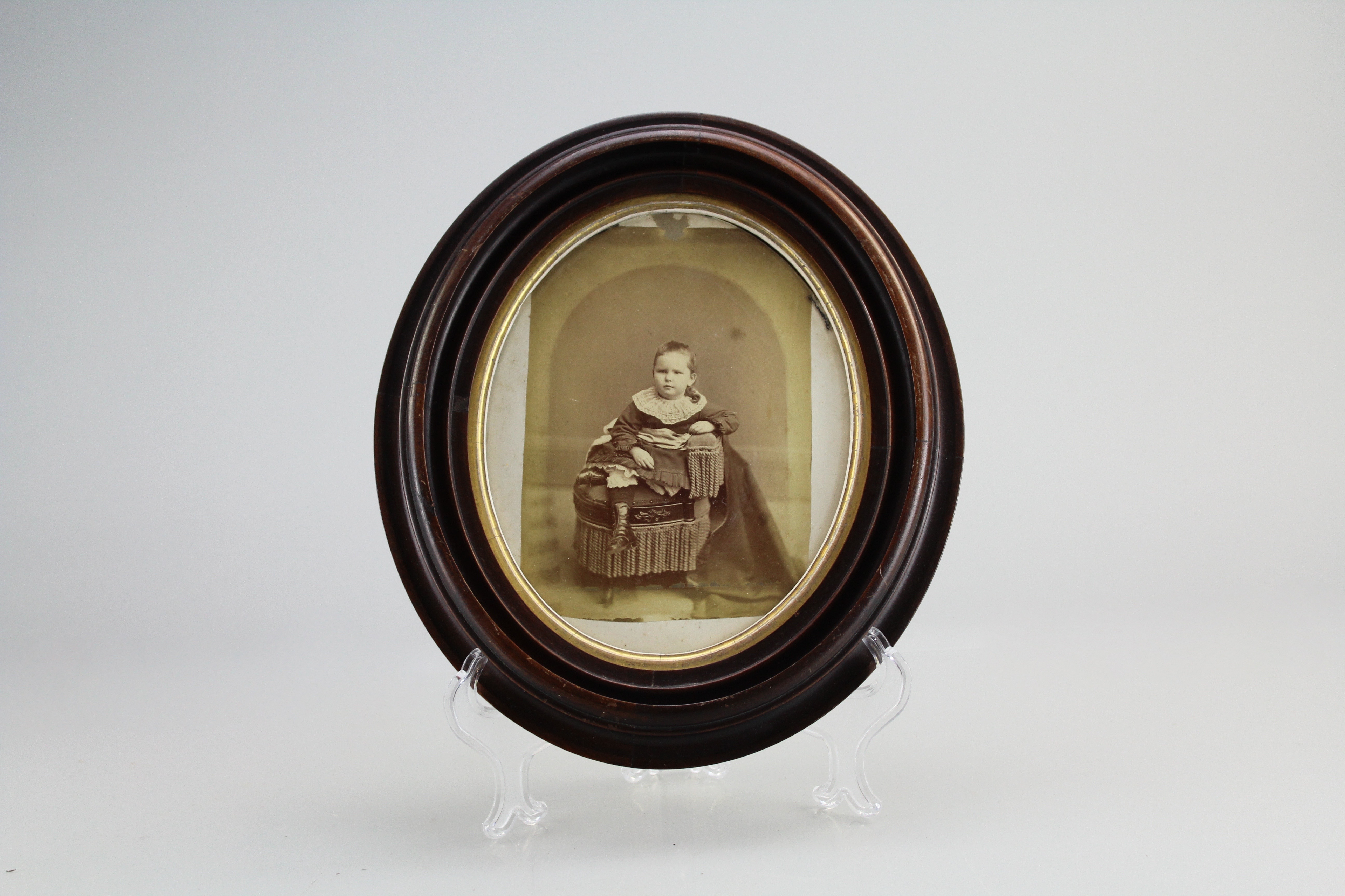 Assortment of Oval Wooden Framed Portrait Photos and Empty Frames