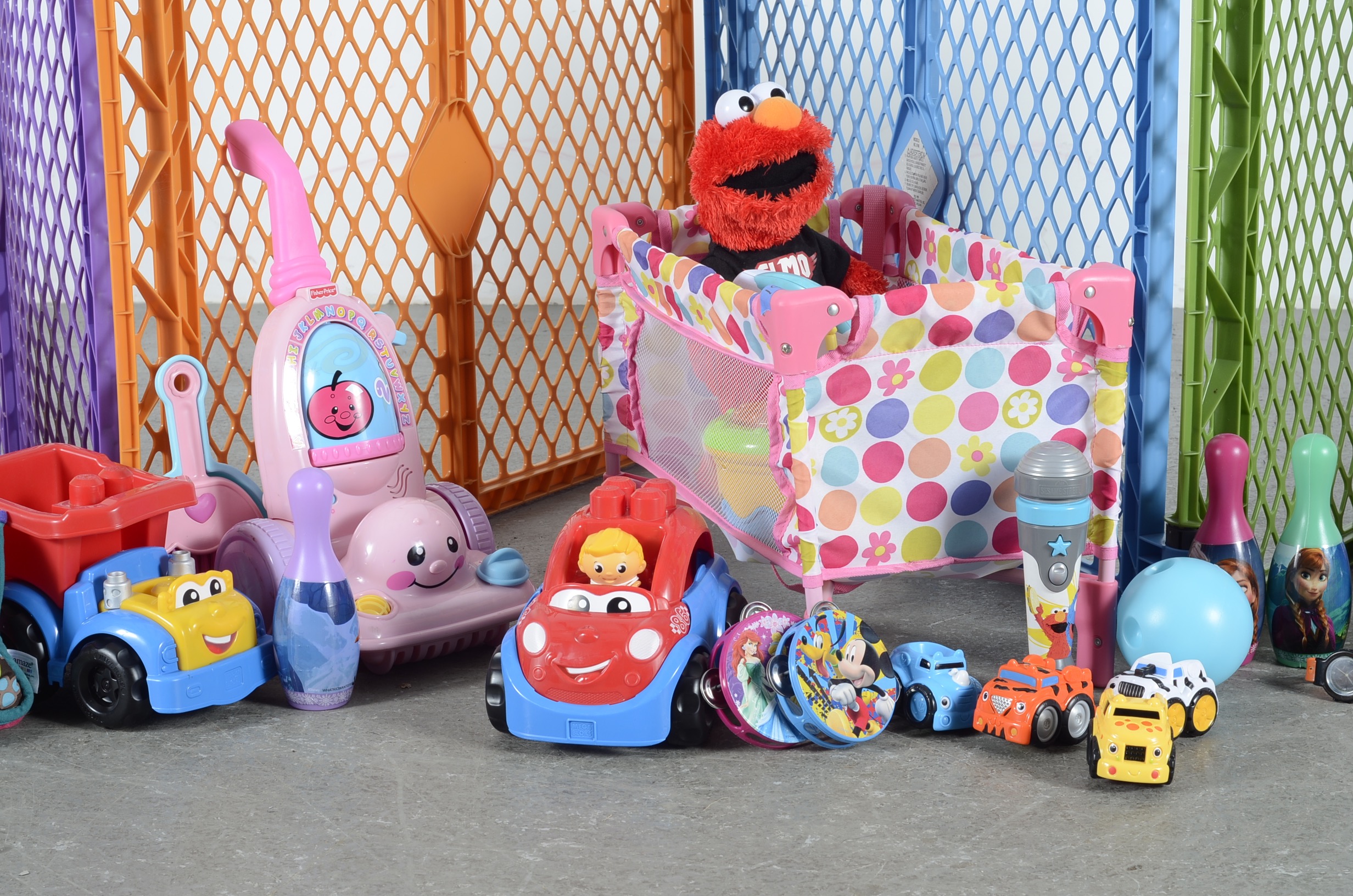 Superyard Colorplay Pen by North States Industries with Toys