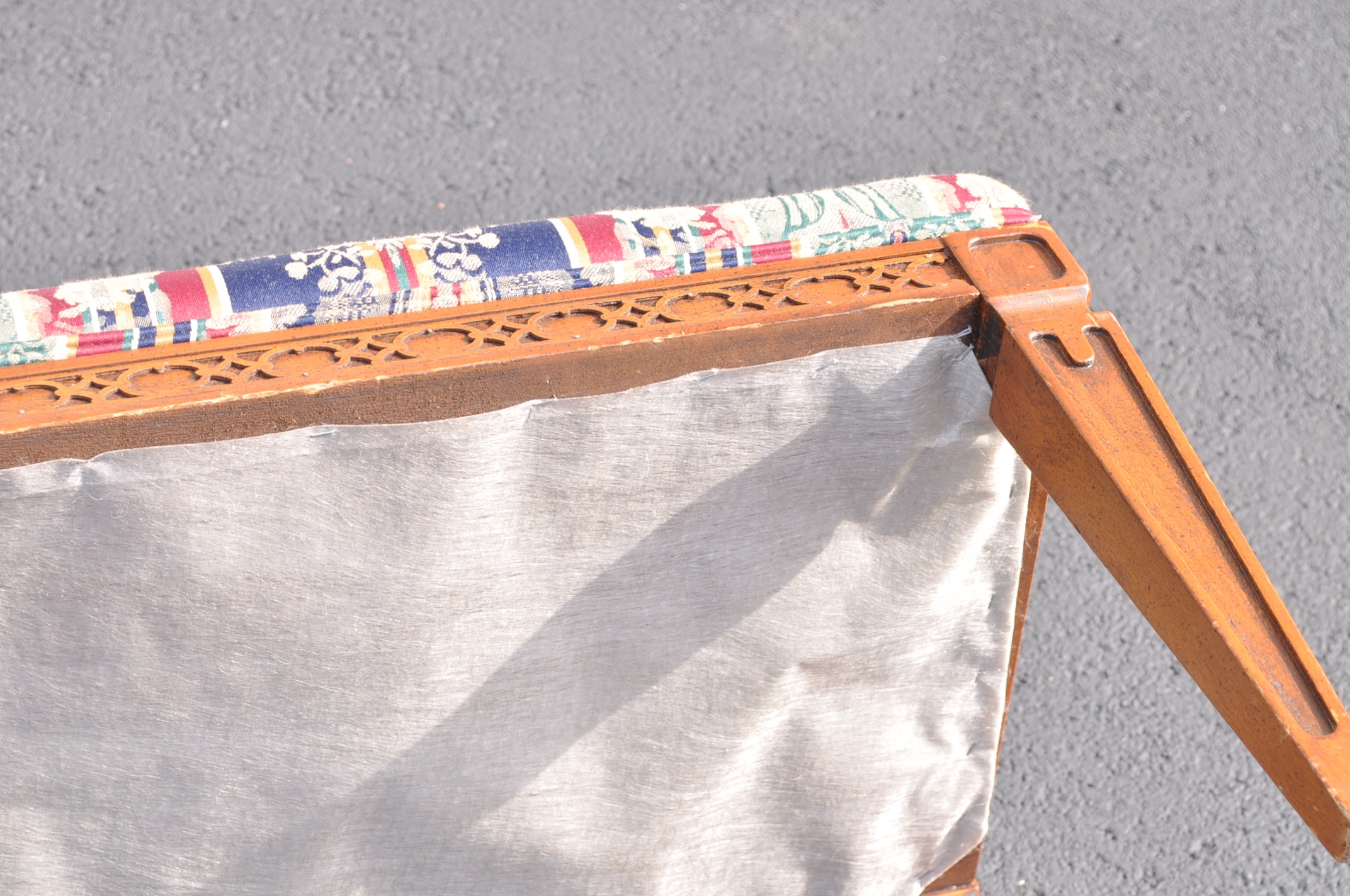 Hepplewhite Style Bench