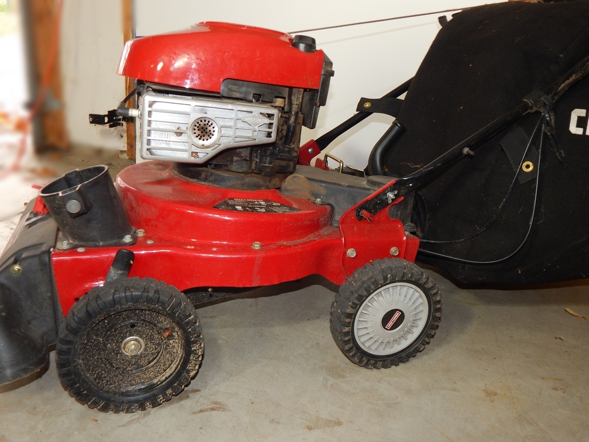 Craftsman Briggs and Stratton 675 Series Lawn Mower Mulcher