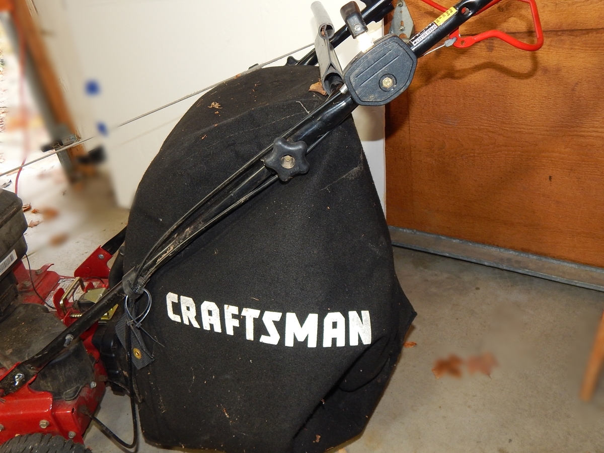 Craftsman Briggs and Stratton 675 Series Lawn Mower Mulcher