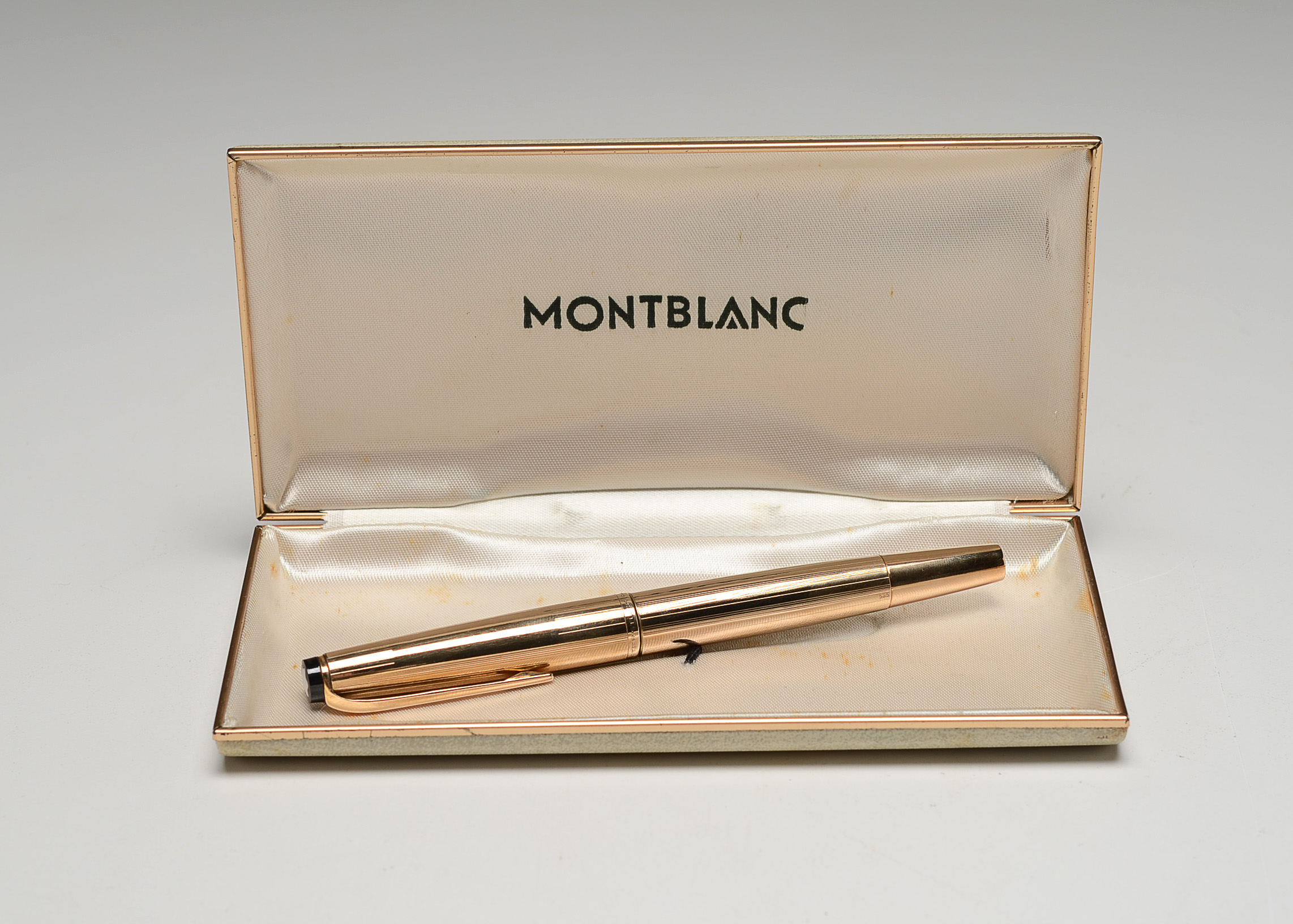 Montblanc Meisterstuck 94 14K Gold Fountain Pen | EBTH