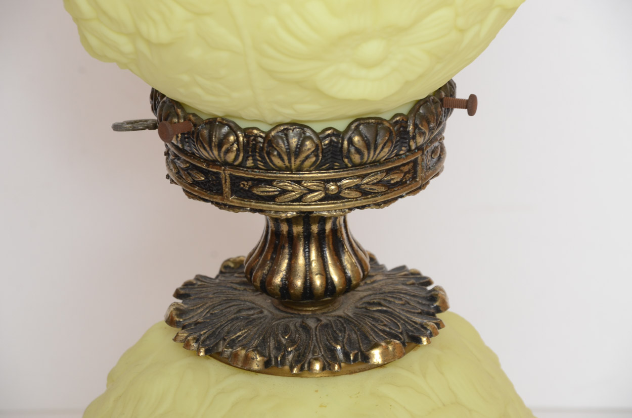 Vintage Fenton Glass Burmese Poppy Lamp