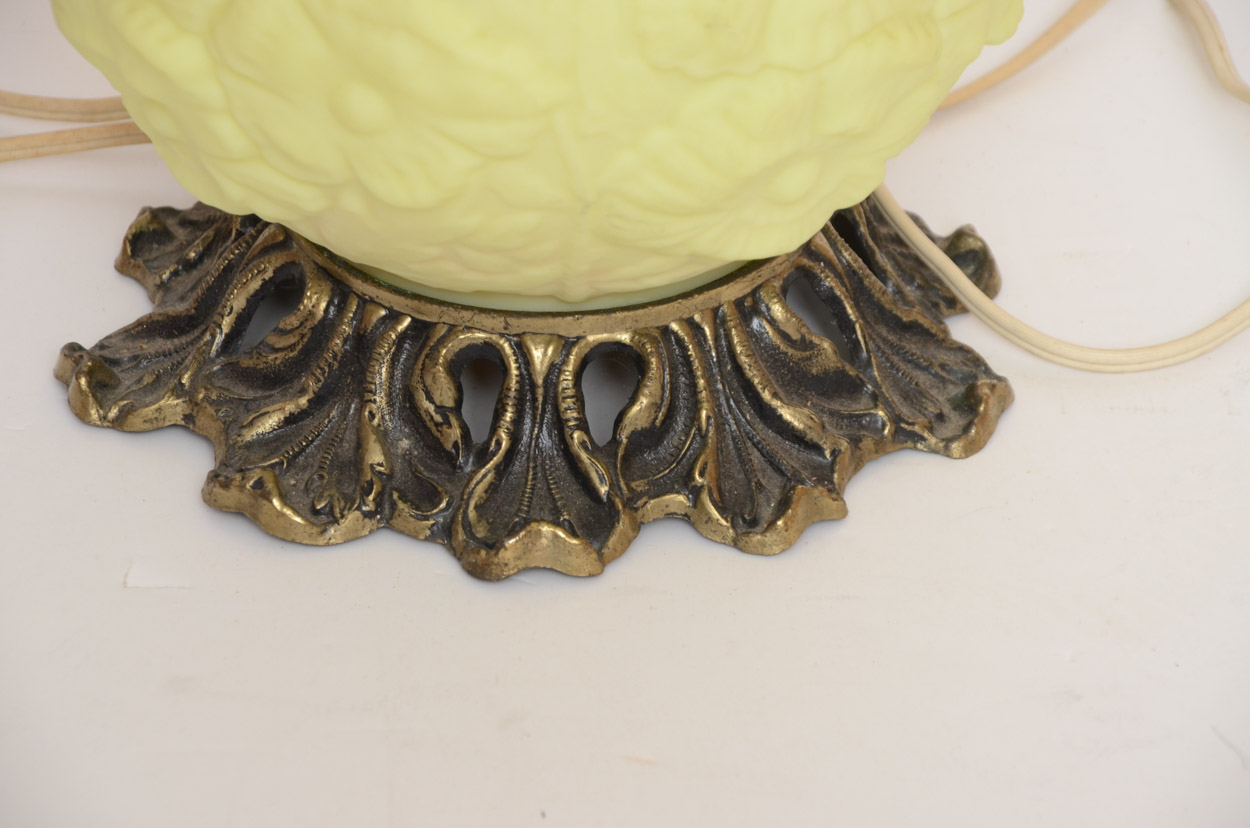 Vintage Fenton Glass Burmese Poppy Lamp