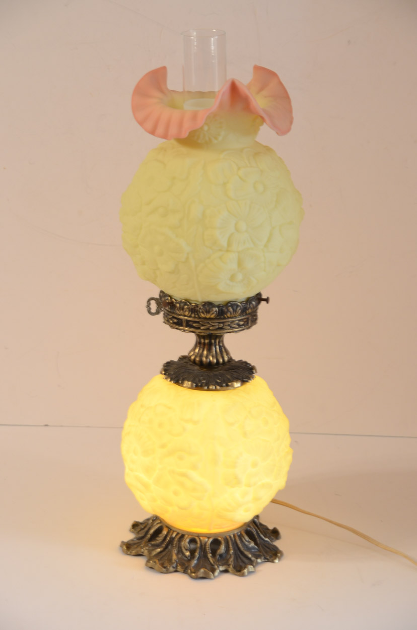 Vintage Fenton Glass Burmese Poppy Lamp