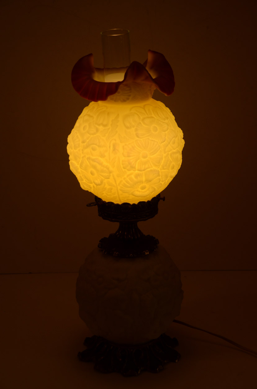 Vintage Fenton Glass Burmese Poppy Lamp