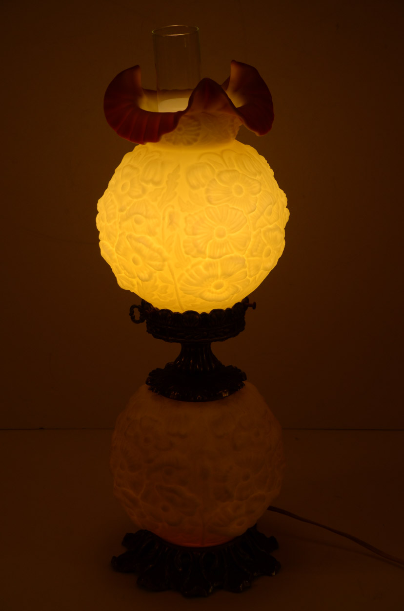 Vintage Fenton Glass Burmese Poppy Lamp