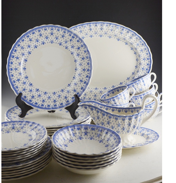 Spode "Fleur de Lys" Earthenware Dinnerware Set of Six