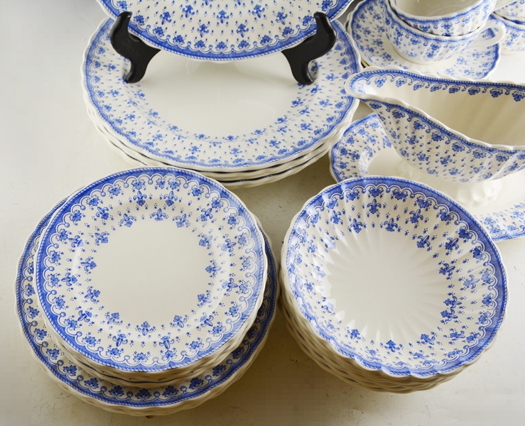 Spode "Fleur de Lys" Earthenware Dinnerware Set of Six