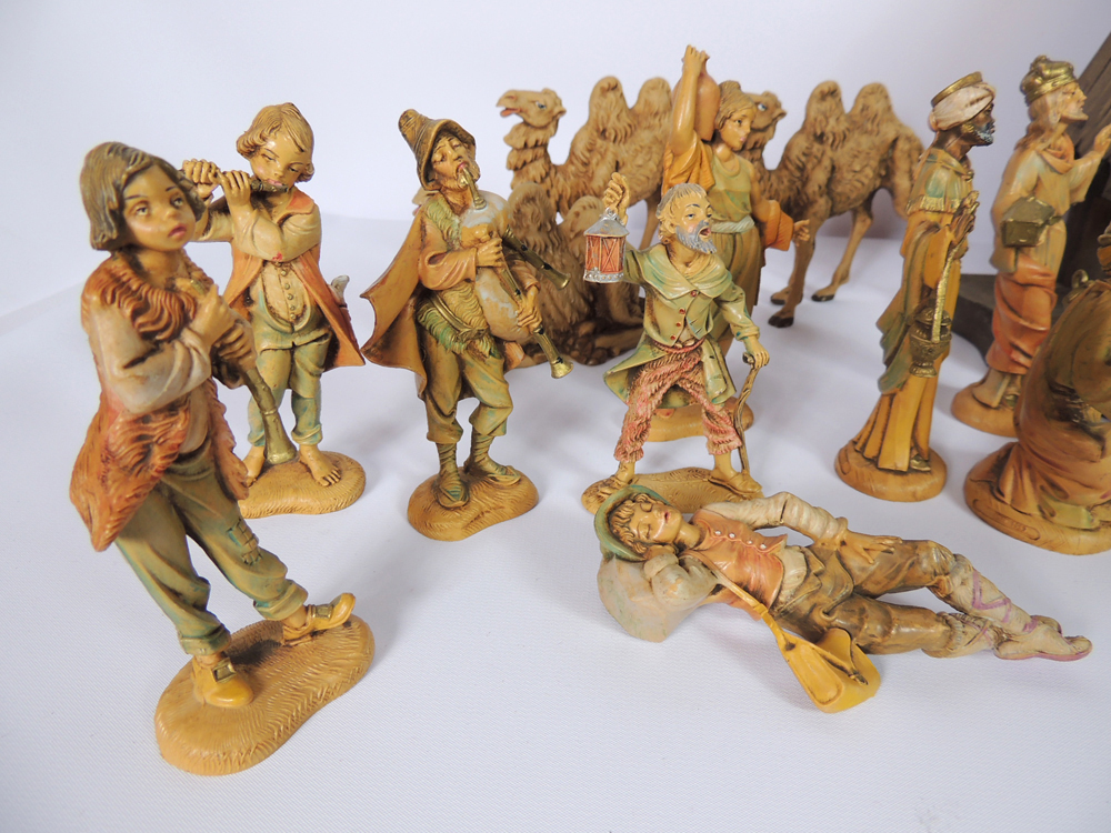 Complete Vintage Fontanini 5" Nativity Set with Wood Creche