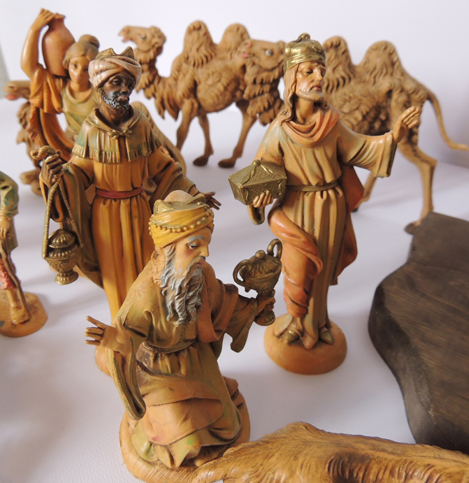 Complete Vintage Fontanini 5" Nativity Set with Wood Creche