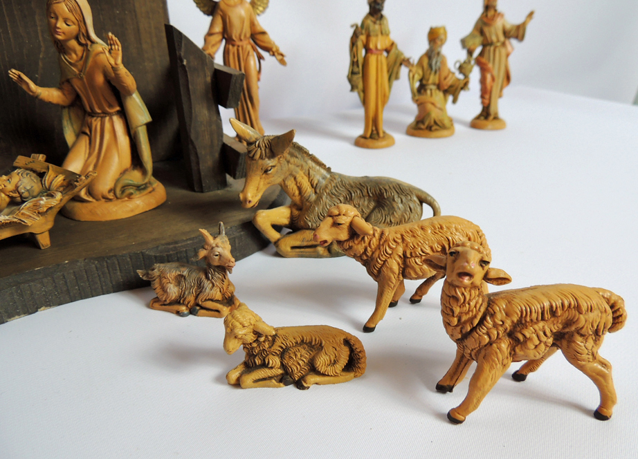 Complete Vintage Fontanini 5" Nativity Set with Wood Creche