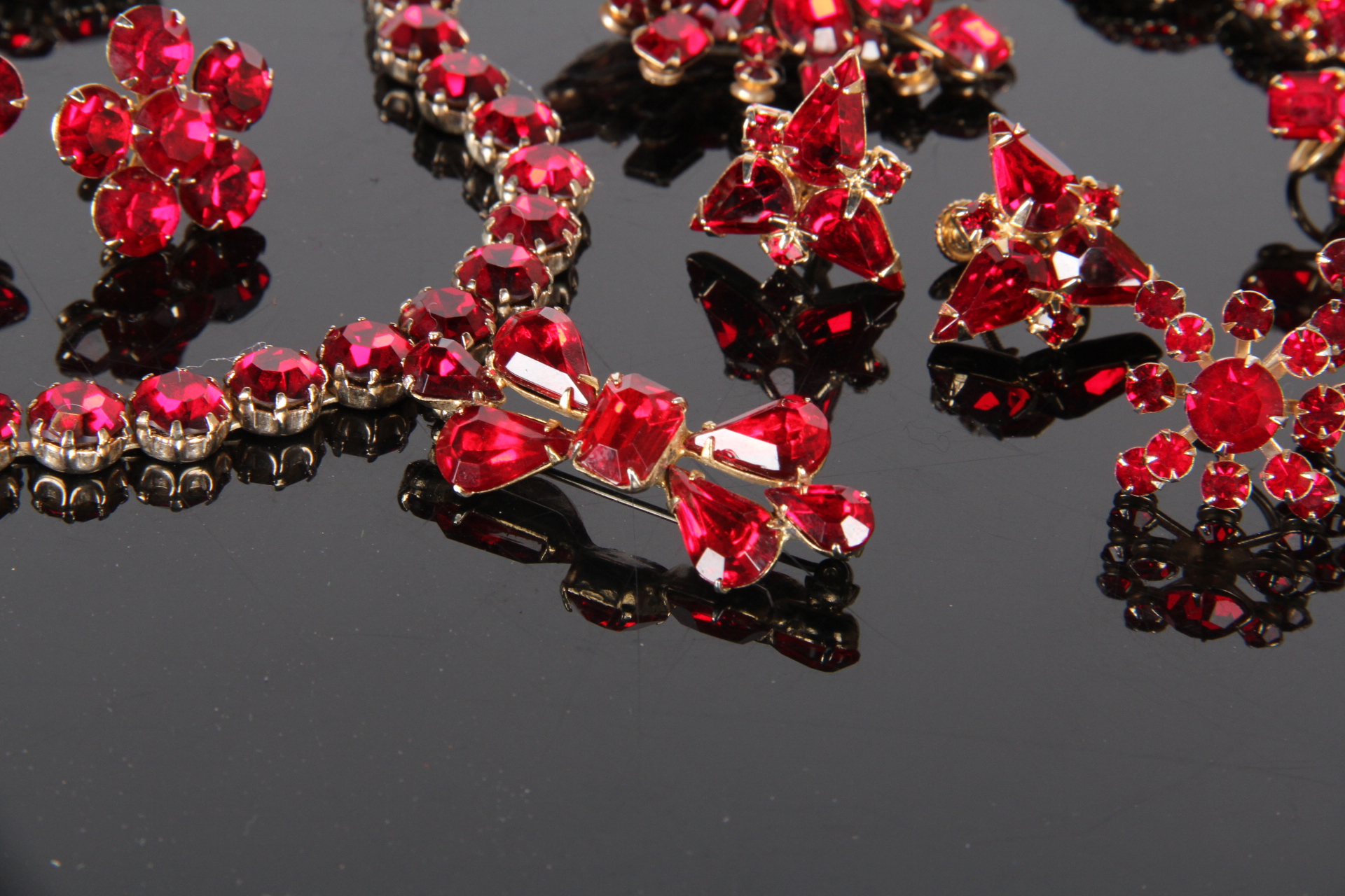 Vintage Weiss Rhinestone Jewelry