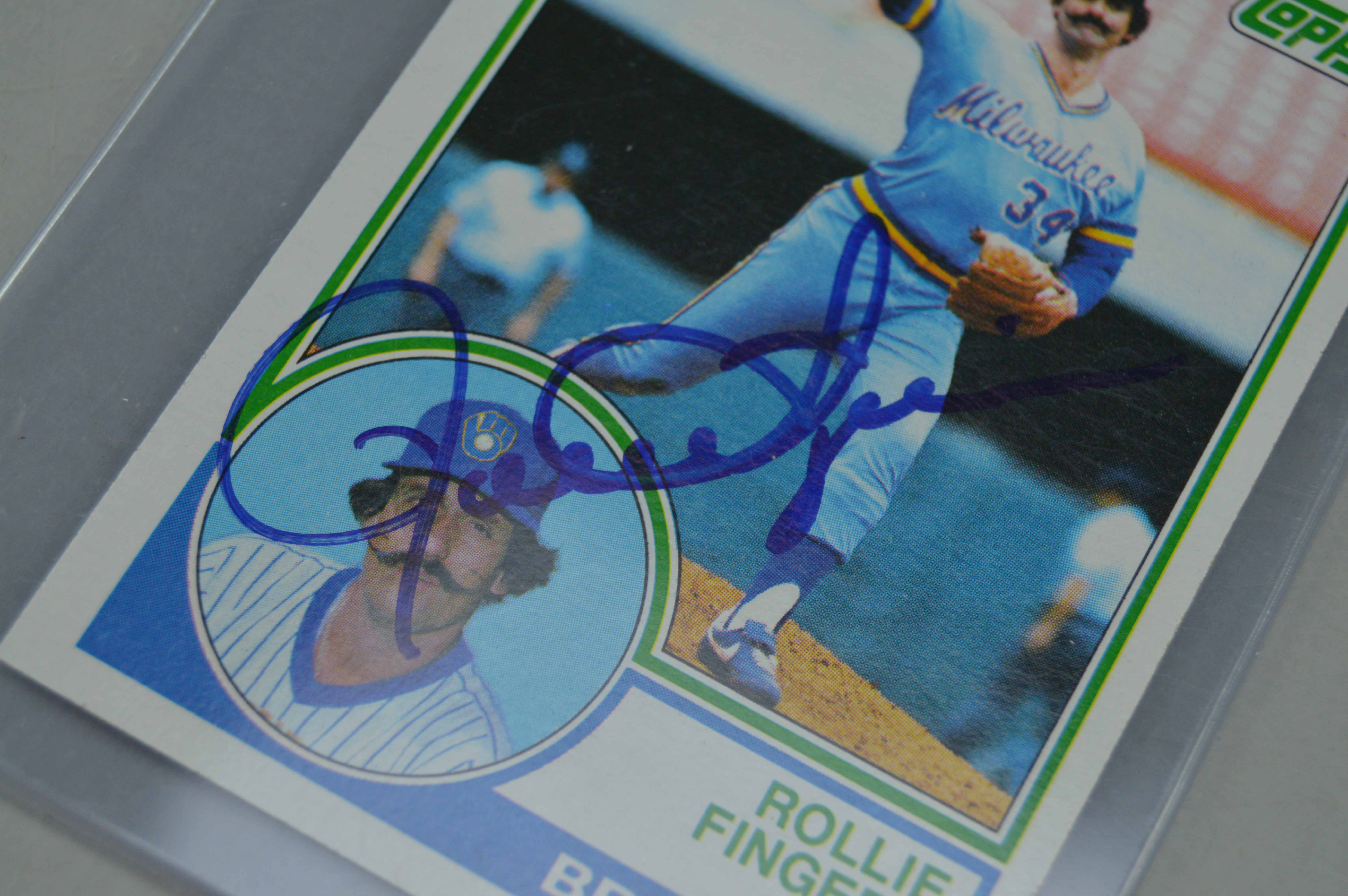 1983 Autographed Rollie Fingers Card