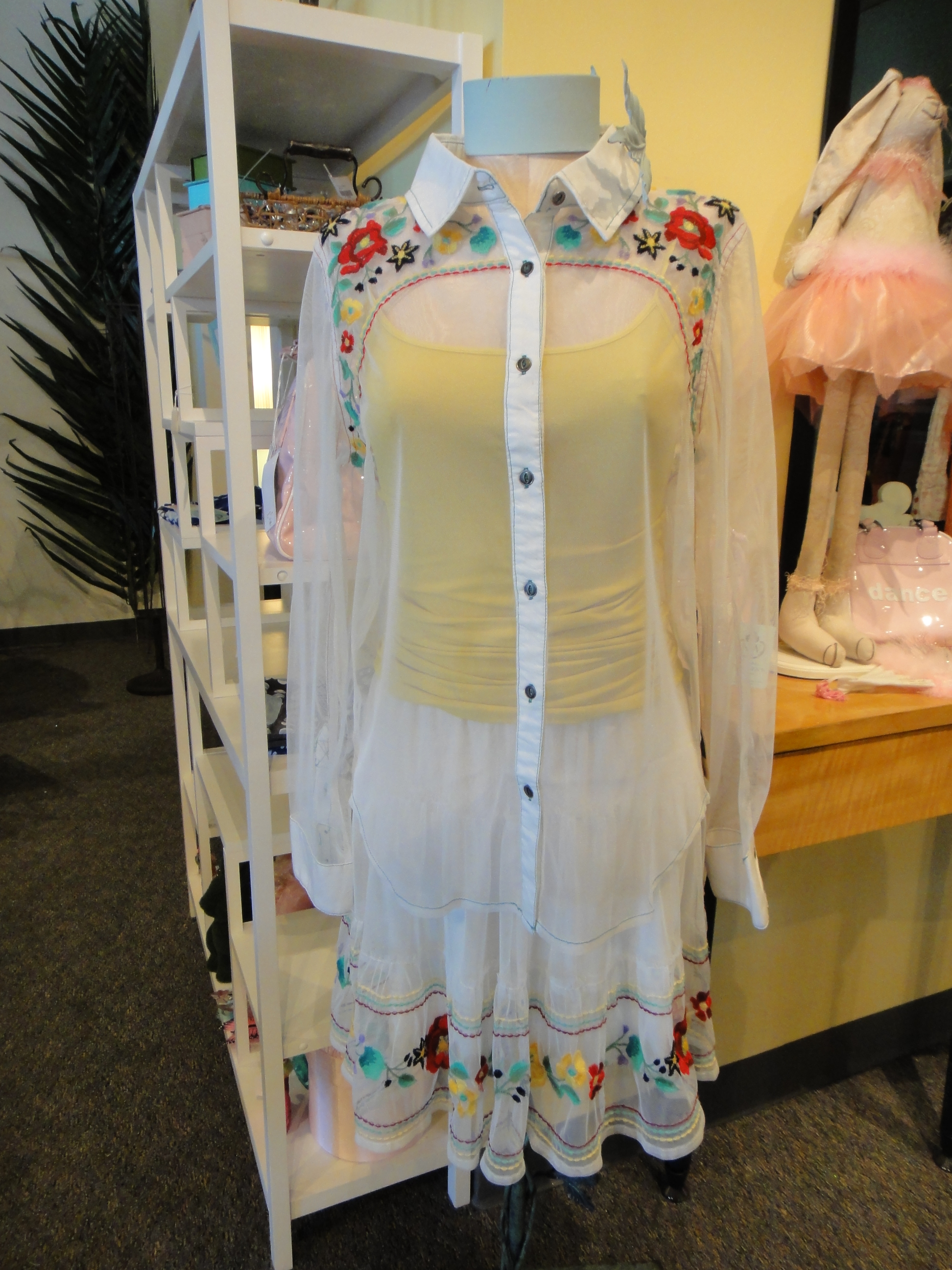 New Double D Ranchwear Carleen Embroidered Outfit Size M