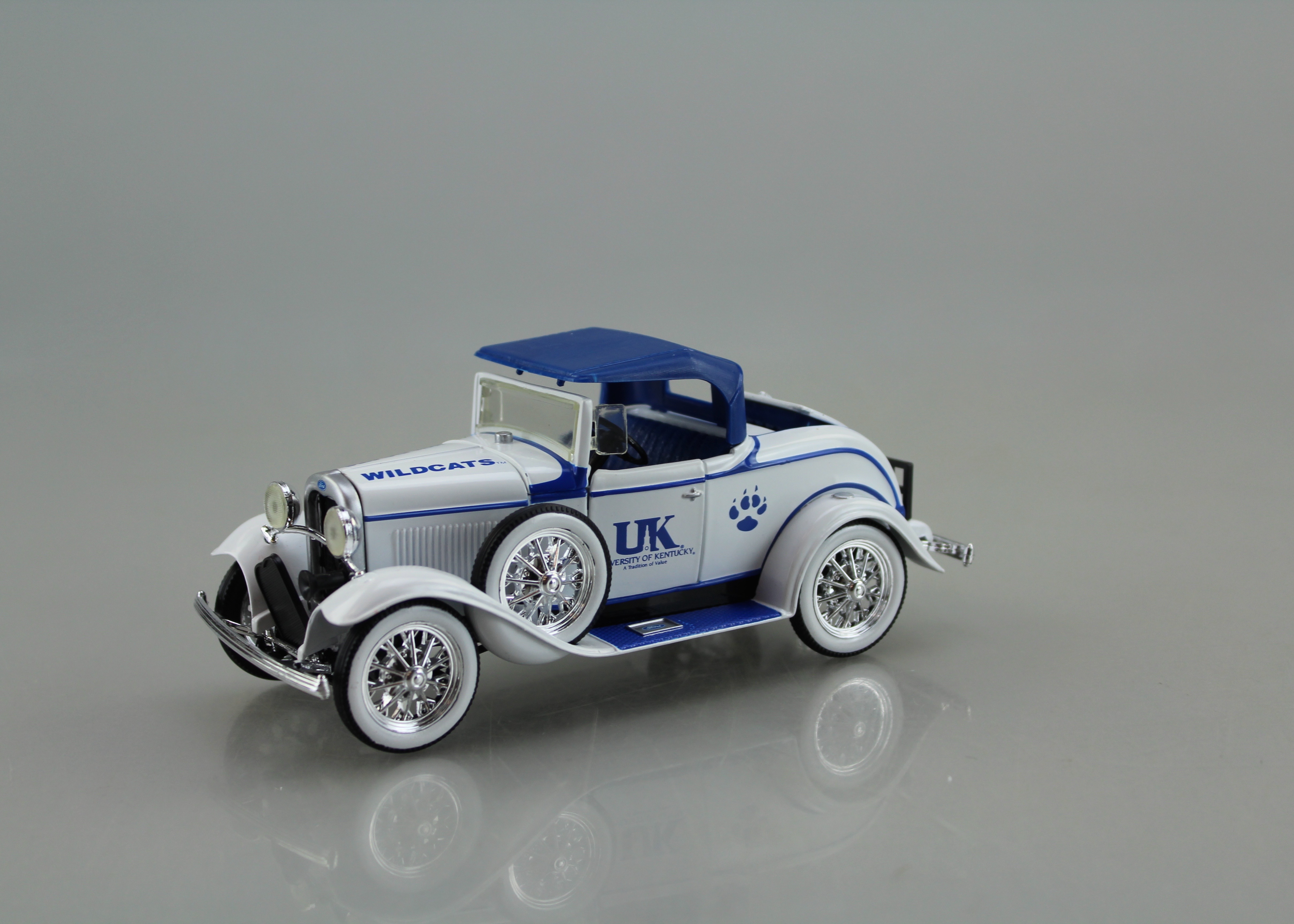 Ertl Collectibles 1930 Ford Roadster