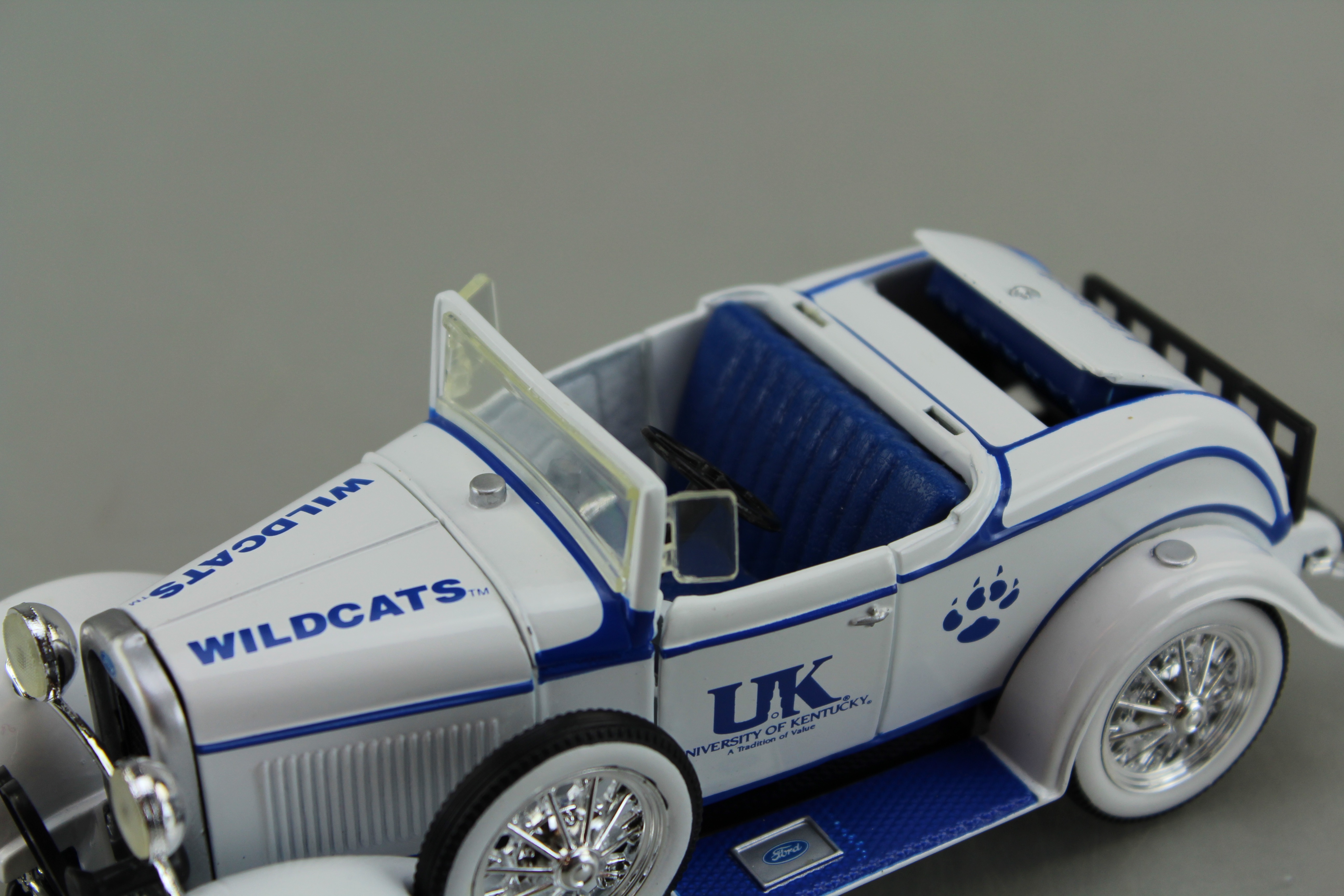 Ertl Collectibles 1930 Ford Roadster