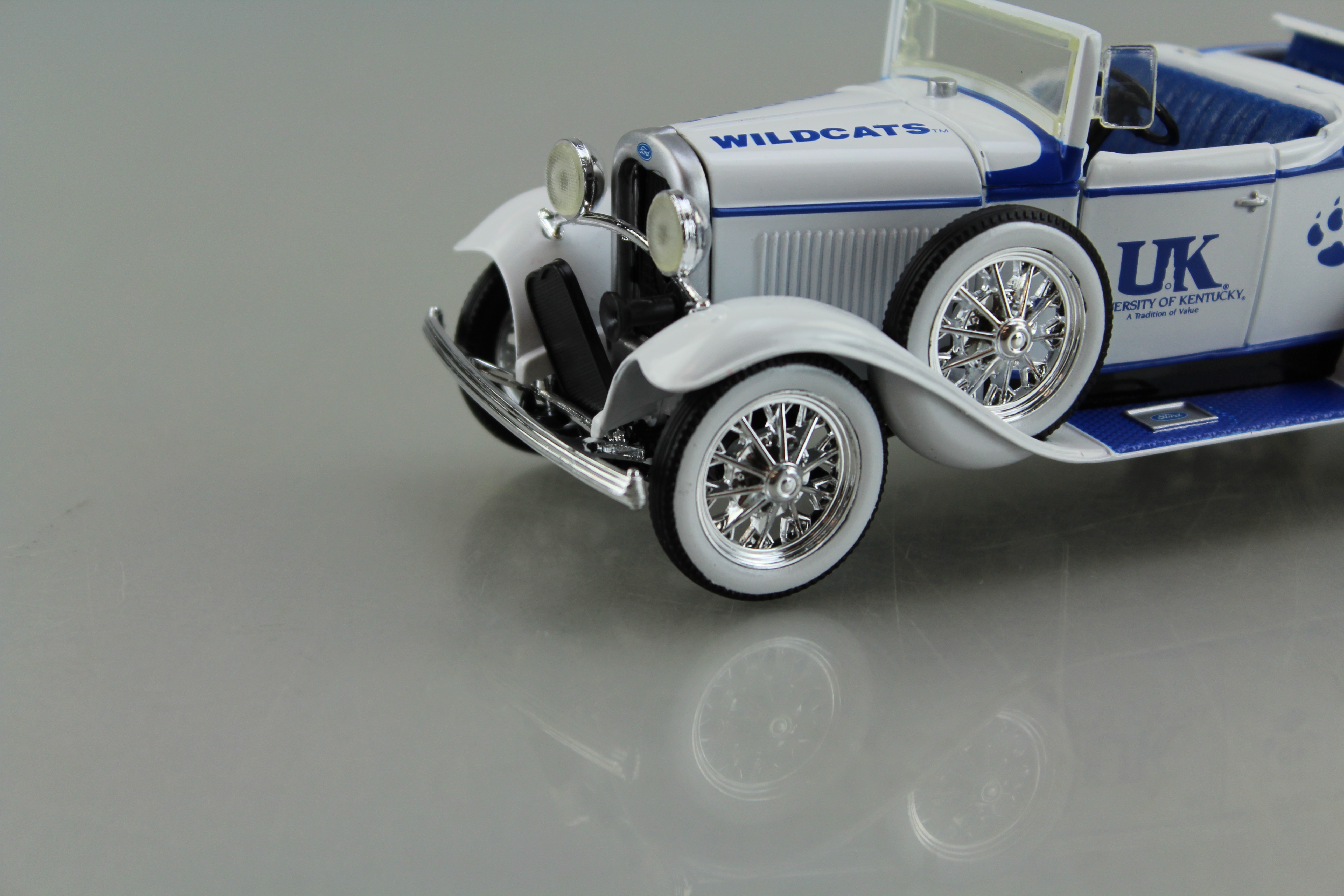 Ertl Collectibles 1930 Ford Roadster