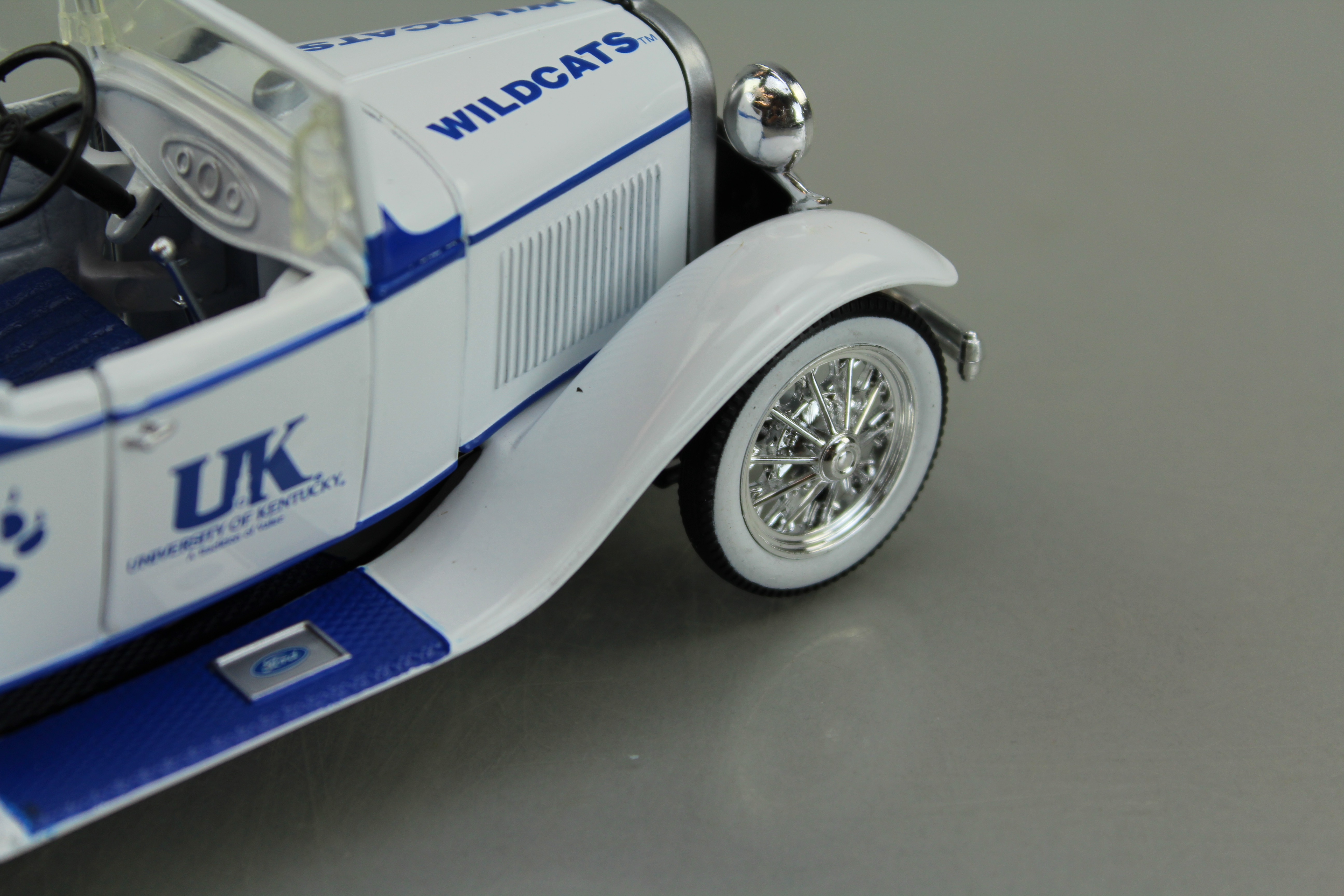 Ertl Collectibles 1930 Ford Roadster