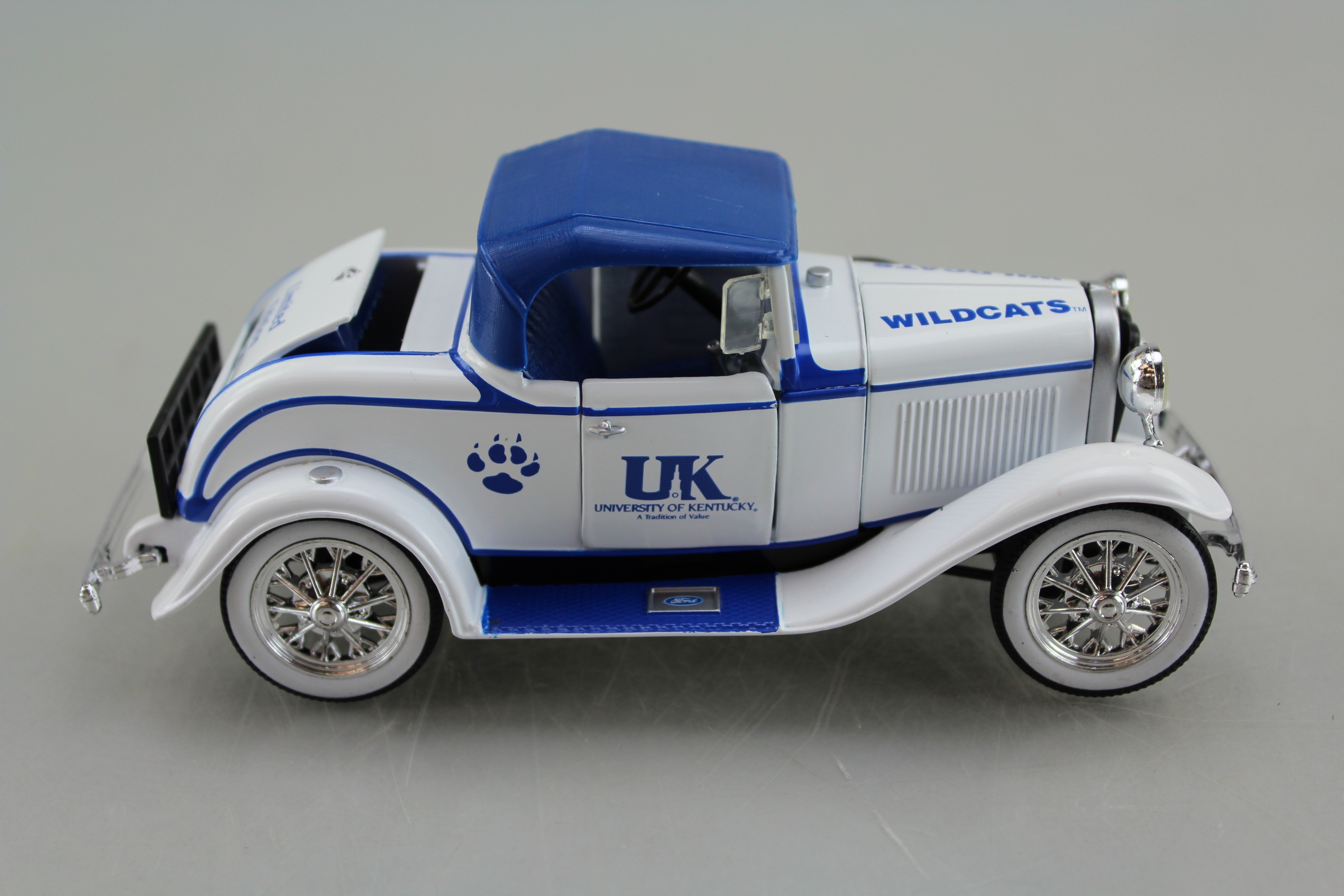 Ertl Collectibles 1930 Ford Roadster