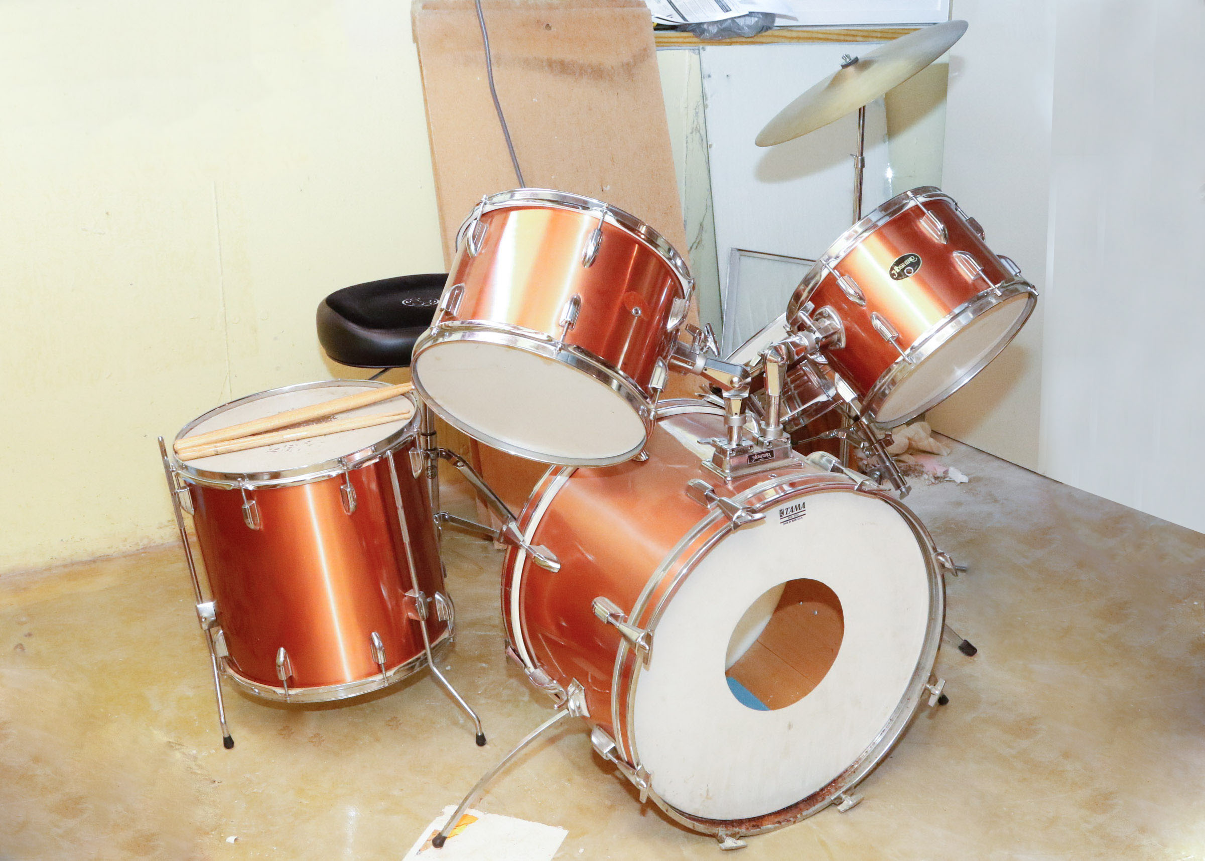 Hoshino 5-Piece Drum Set With Cymbal and Roc-N-Soc Throne