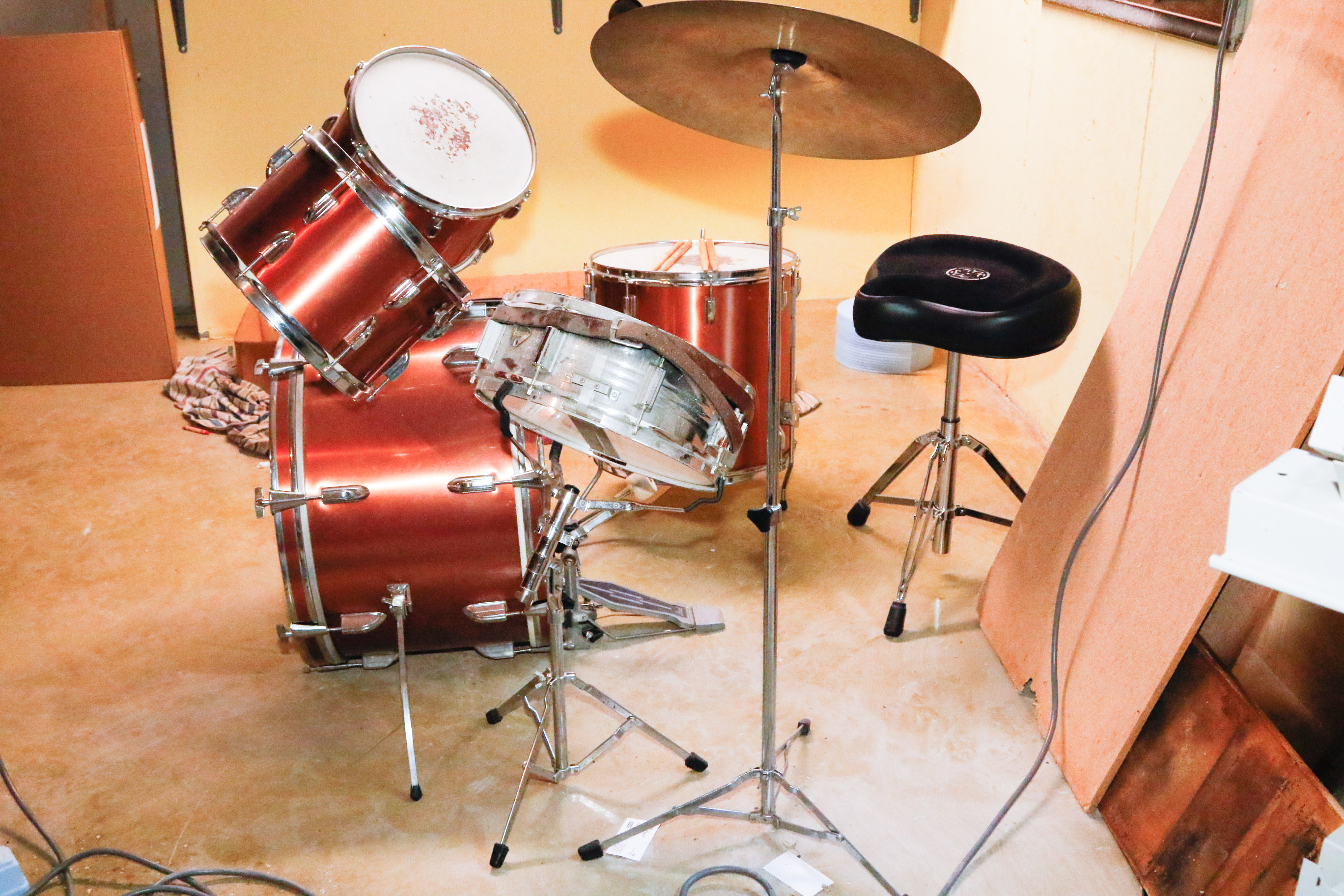 Hoshino 5-Piece Drum Set With Cymbal and Roc-N-Soc Throne
