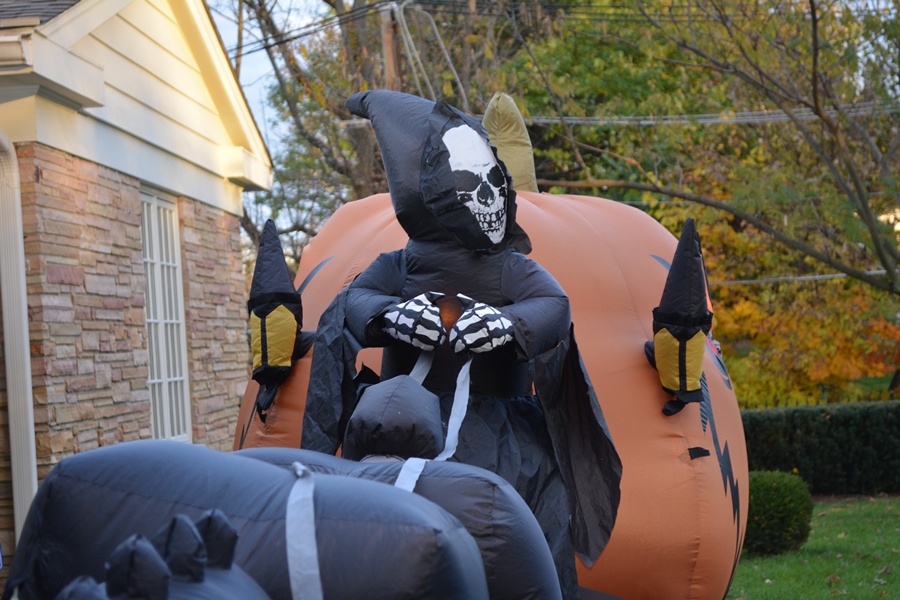 Frontgate Halloween Stage Coach of Fright Inflatable