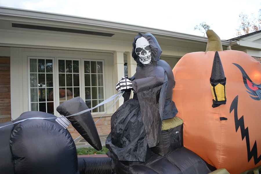 Frontgate Halloween Stage Coach of Fright Inflatable