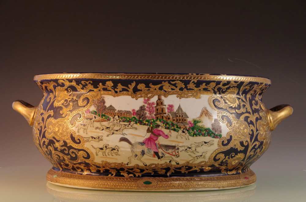 Chinese Hand Painted Porcelain Foot Bath with Hunt Scene