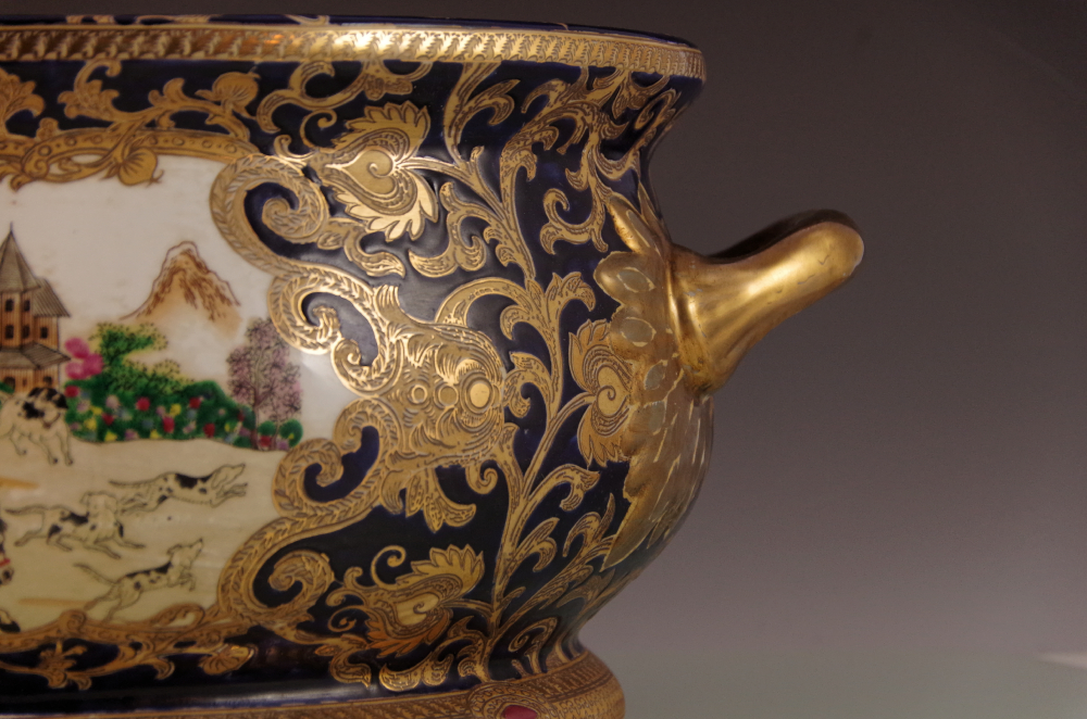 Chinese Hand Painted Porcelain Foot Bath with Hunt Scene