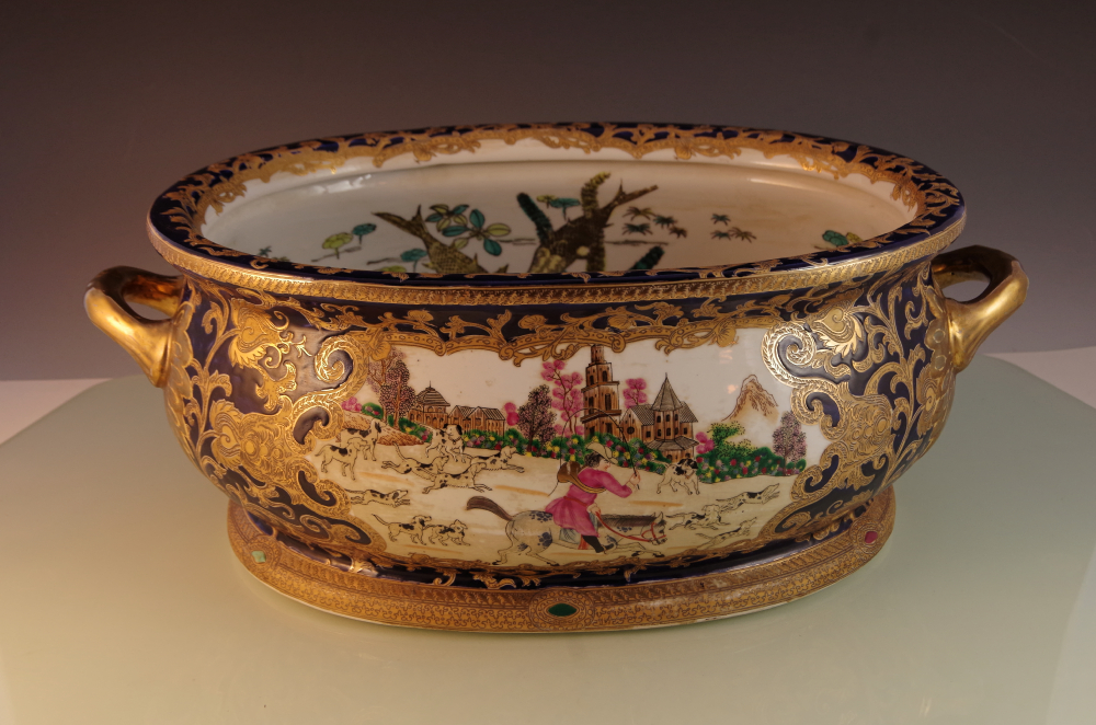 Chinese Hand Painted Porcelain Foot Bath with Hunt Scene