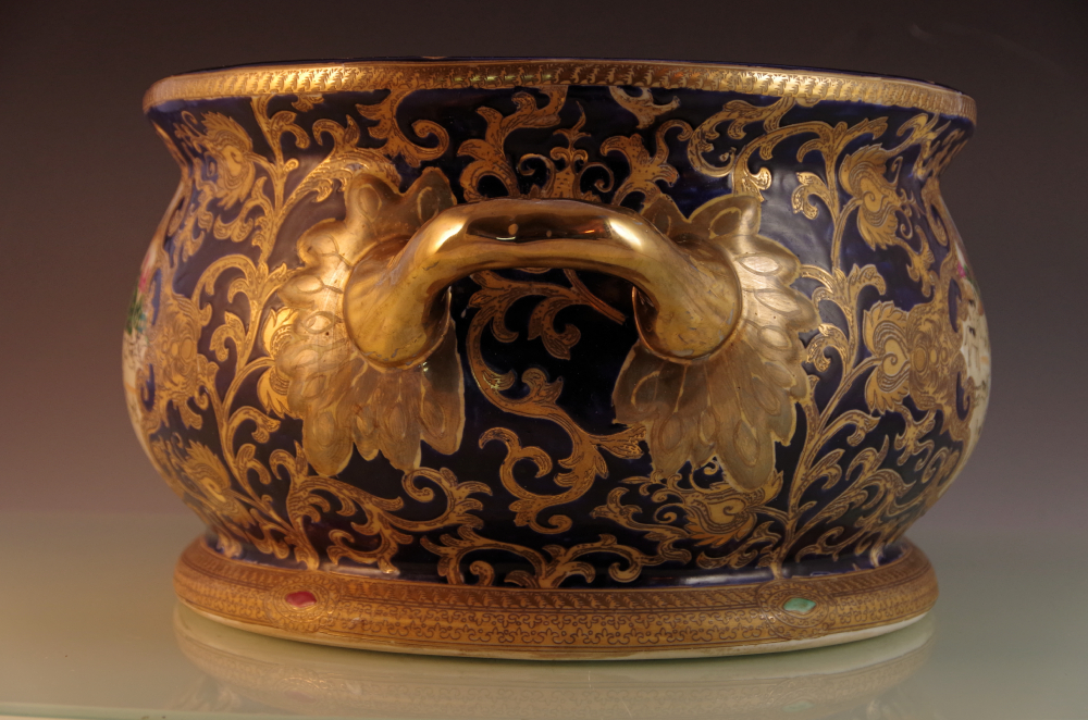 Chinese Hand Painted Porcelain Foot Bath with Hunt Scene